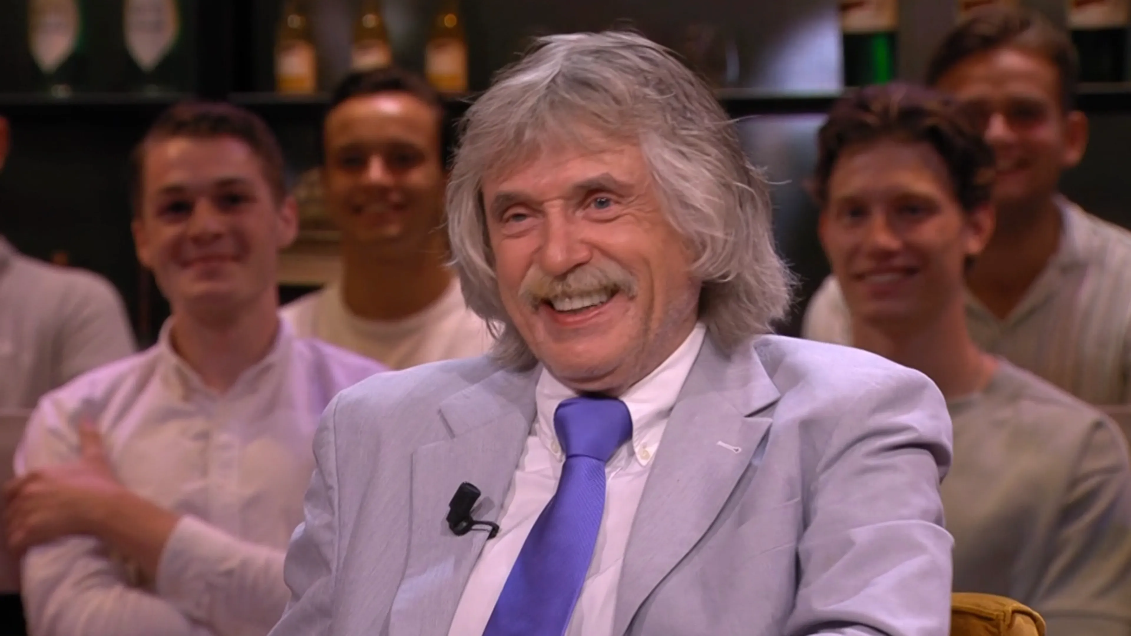 John de Bever neemt tattoo van Johan bij winst Gouden Televizier-Ring