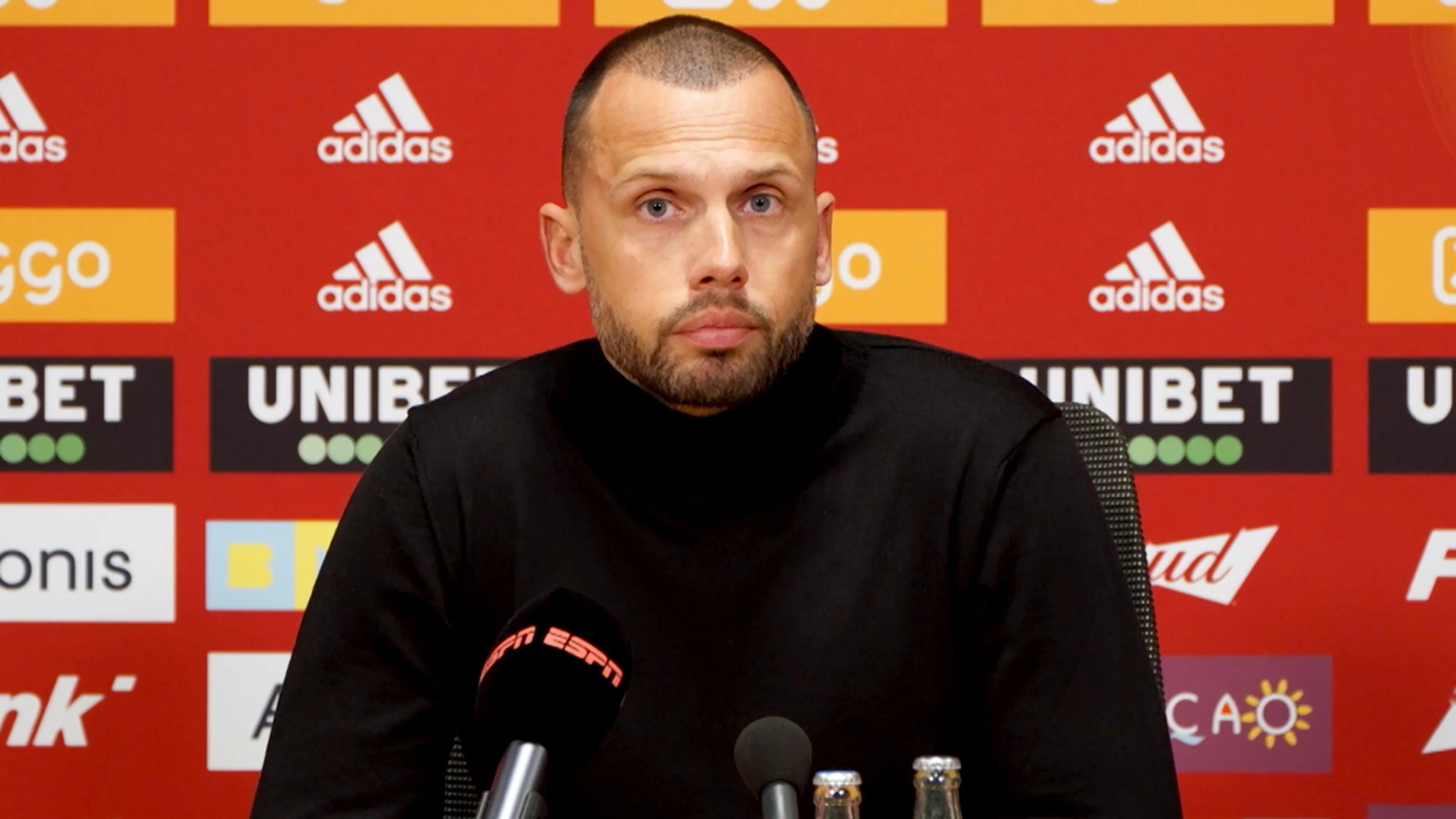 Heitinga verwacht snel duidelijkheid over zijn toekomst: 'Achter de schermen wordt hard gewerkt'