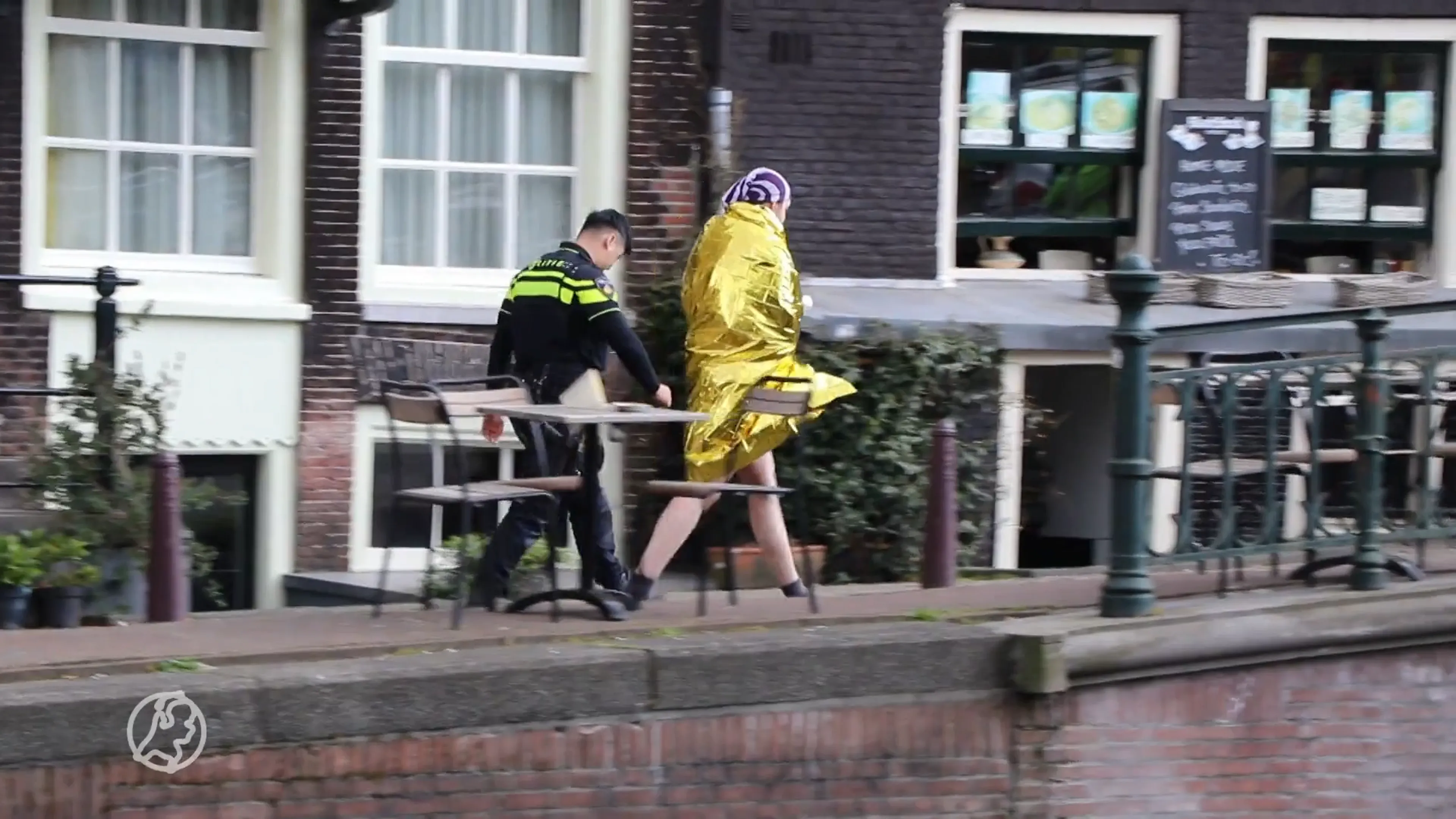 Ooggetuigen geschrokken door busje dat Prinsengracht is ingereden: 'Ze waren paniekerig, aan het huilen en erg bang'