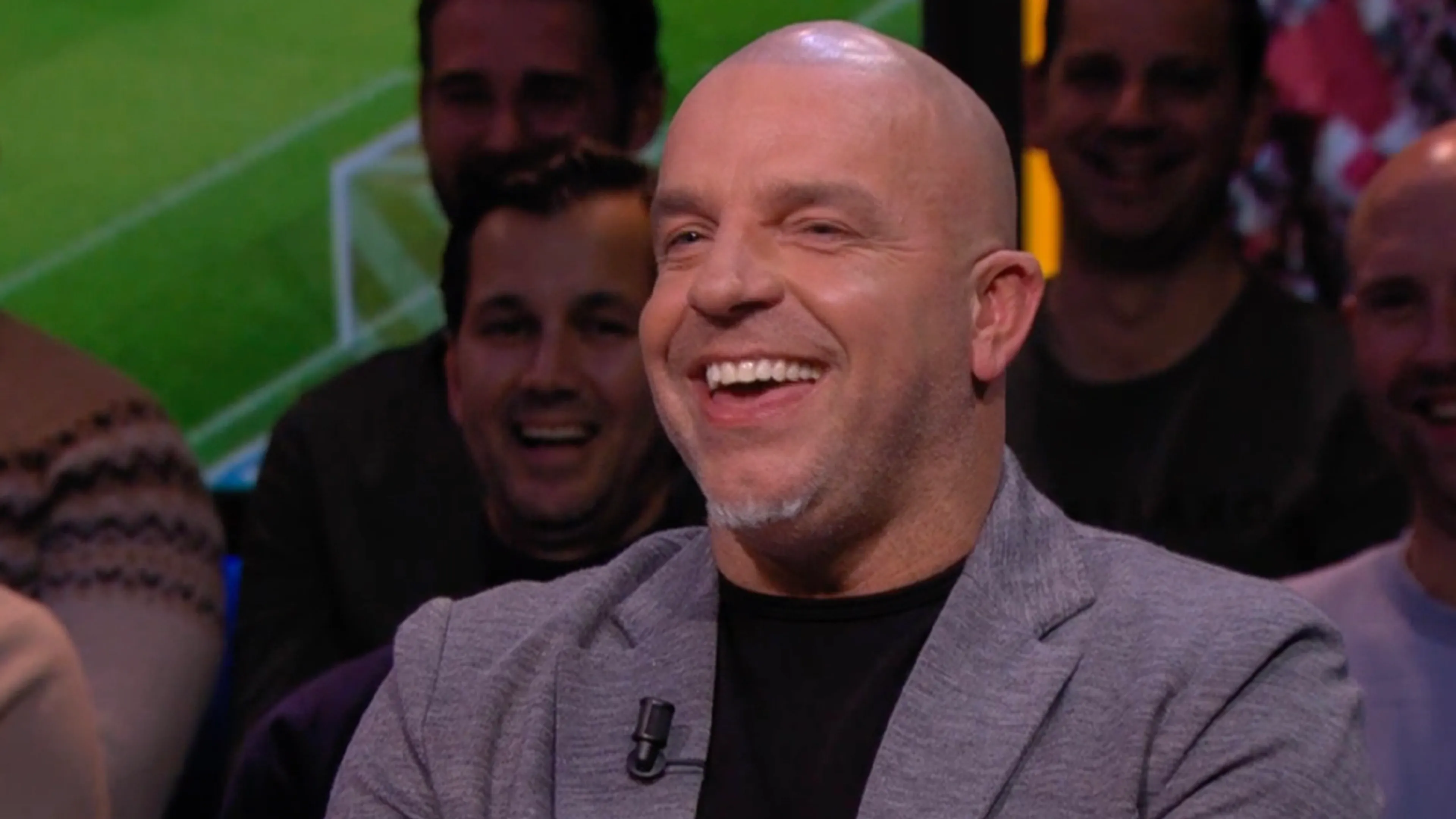 Andy krijgt bijzonder verzoek van seksshop: 'Ik denk niet dat ze die maat hebben!'