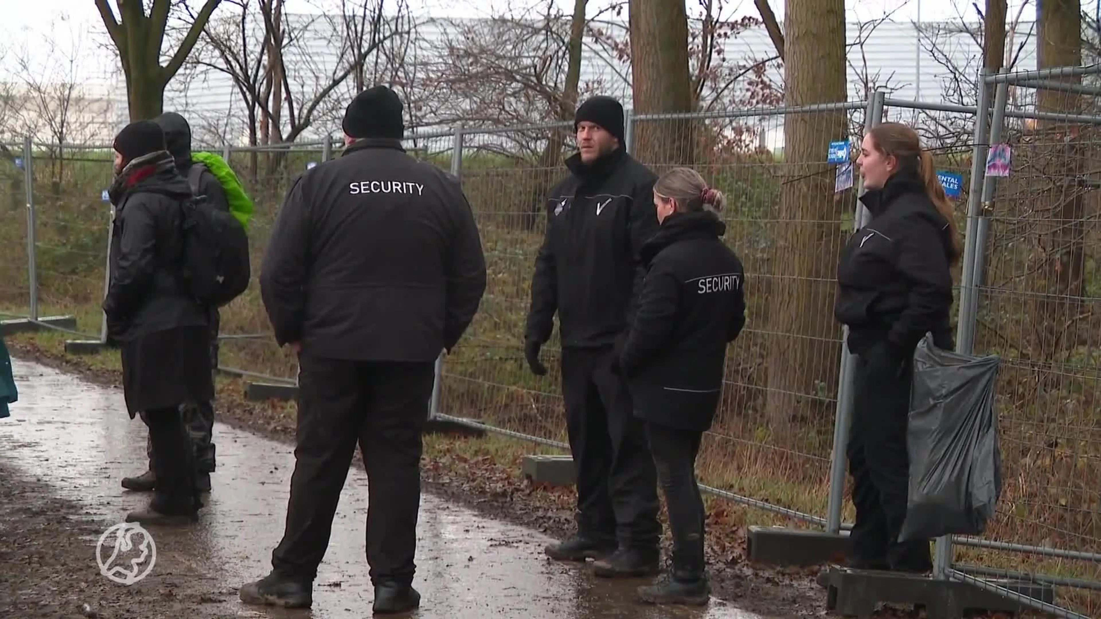 Medewerkers Nedcar houden demonstratie tegen bosbezetting: 'Onze toekomst staat op het spel'
