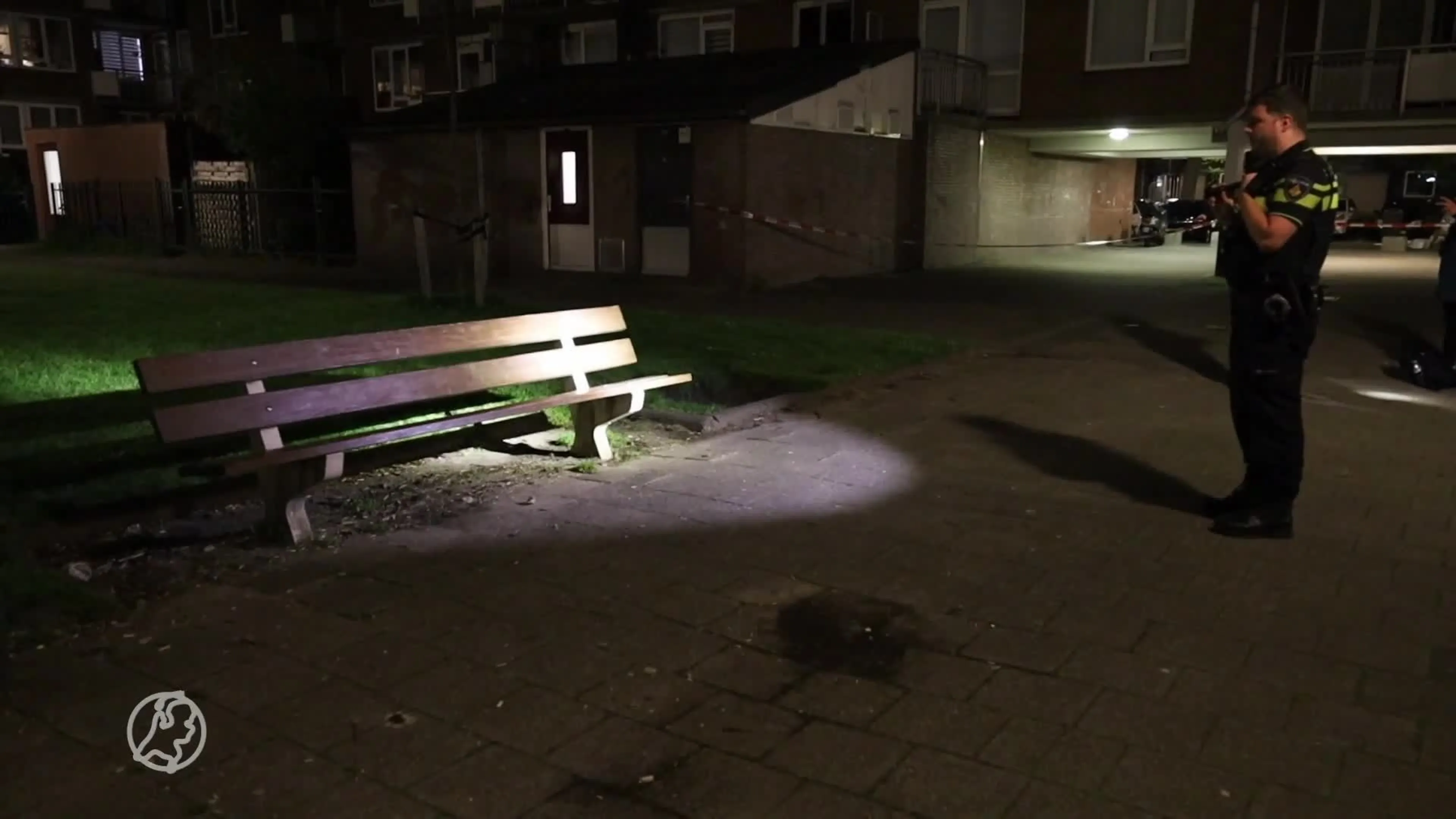 Man in Rotterdam in bips gestoken, daders vluchten in auto