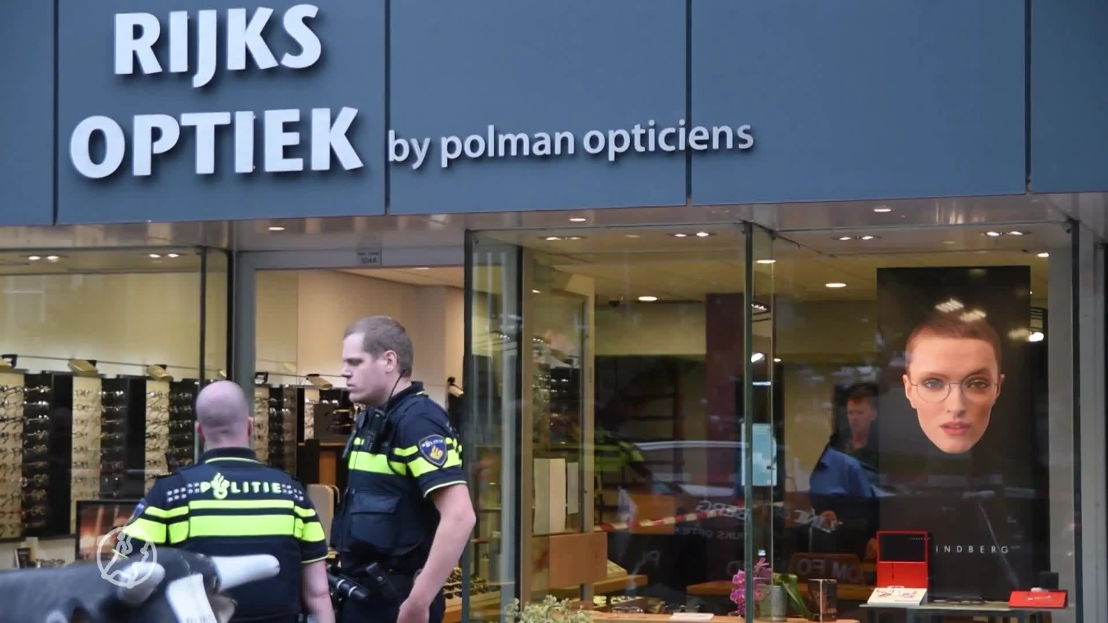 Medewerksters opticien Oosterbeek onder schot gehouden tijden...