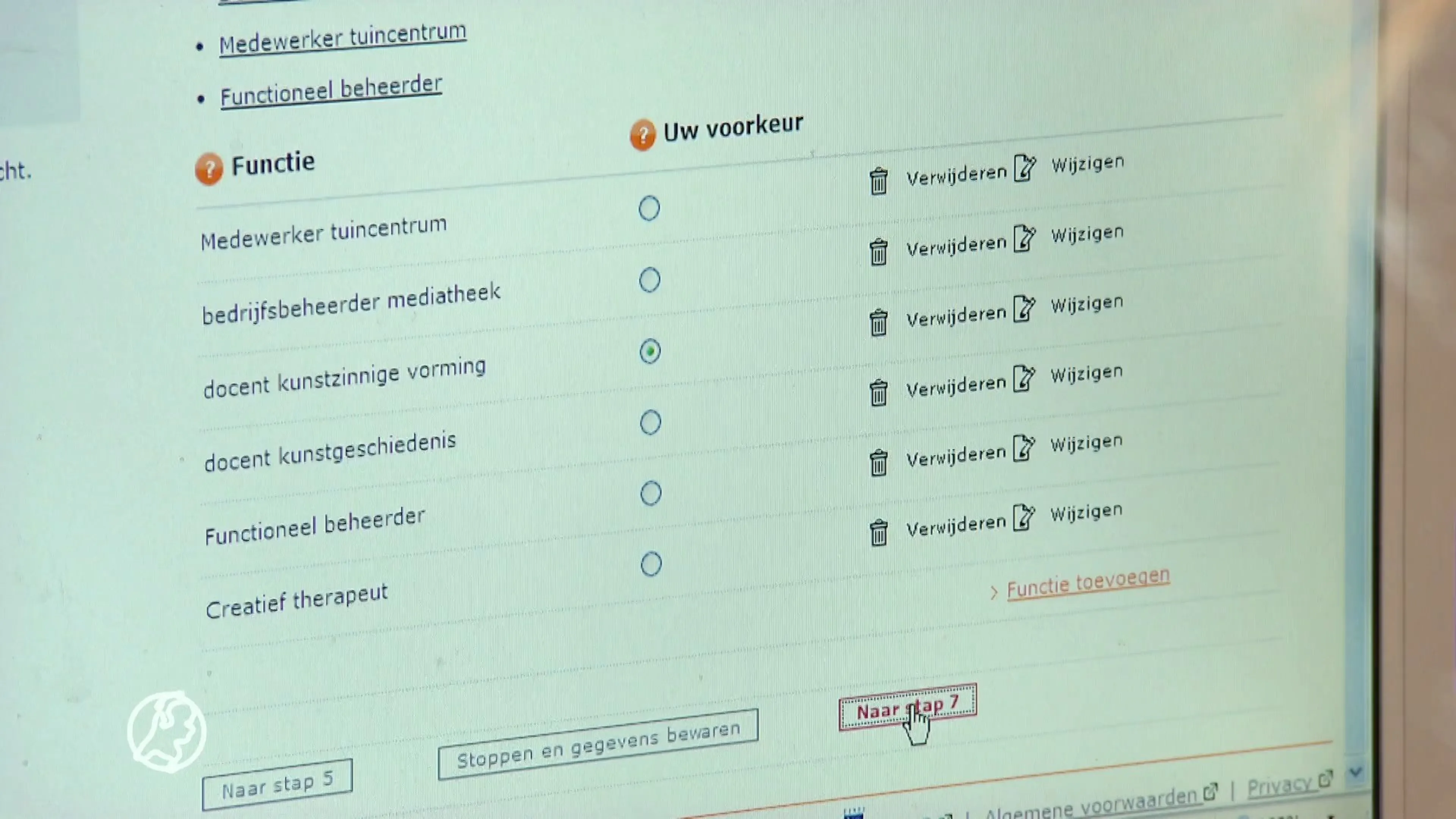 Enorme berg vacatures in Nederland: parttimers en statushouders moeten meer gaan werken