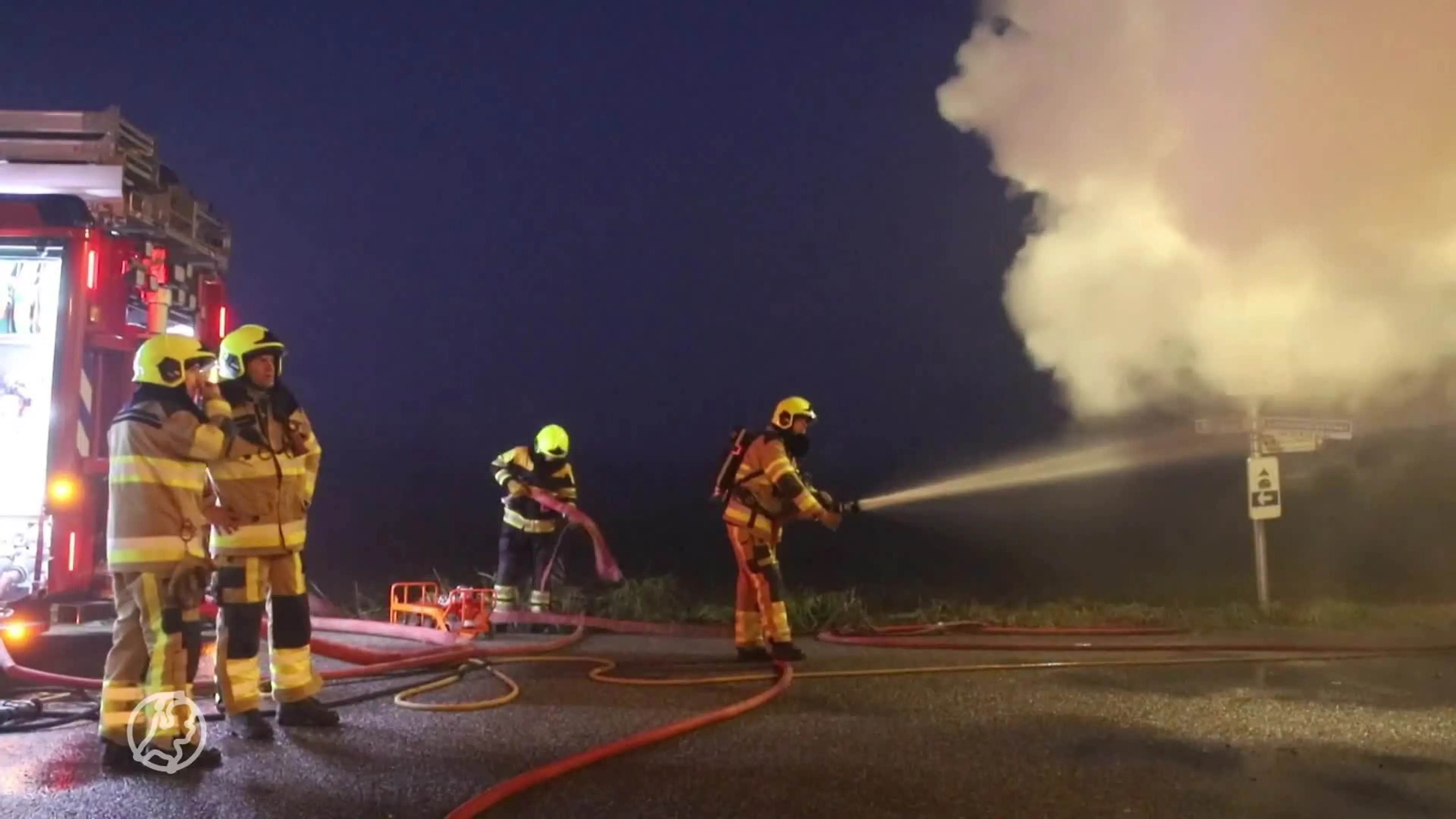 Met de vlam in de pijp: vrachtwagenchauffeur ontsnapt aan inferno