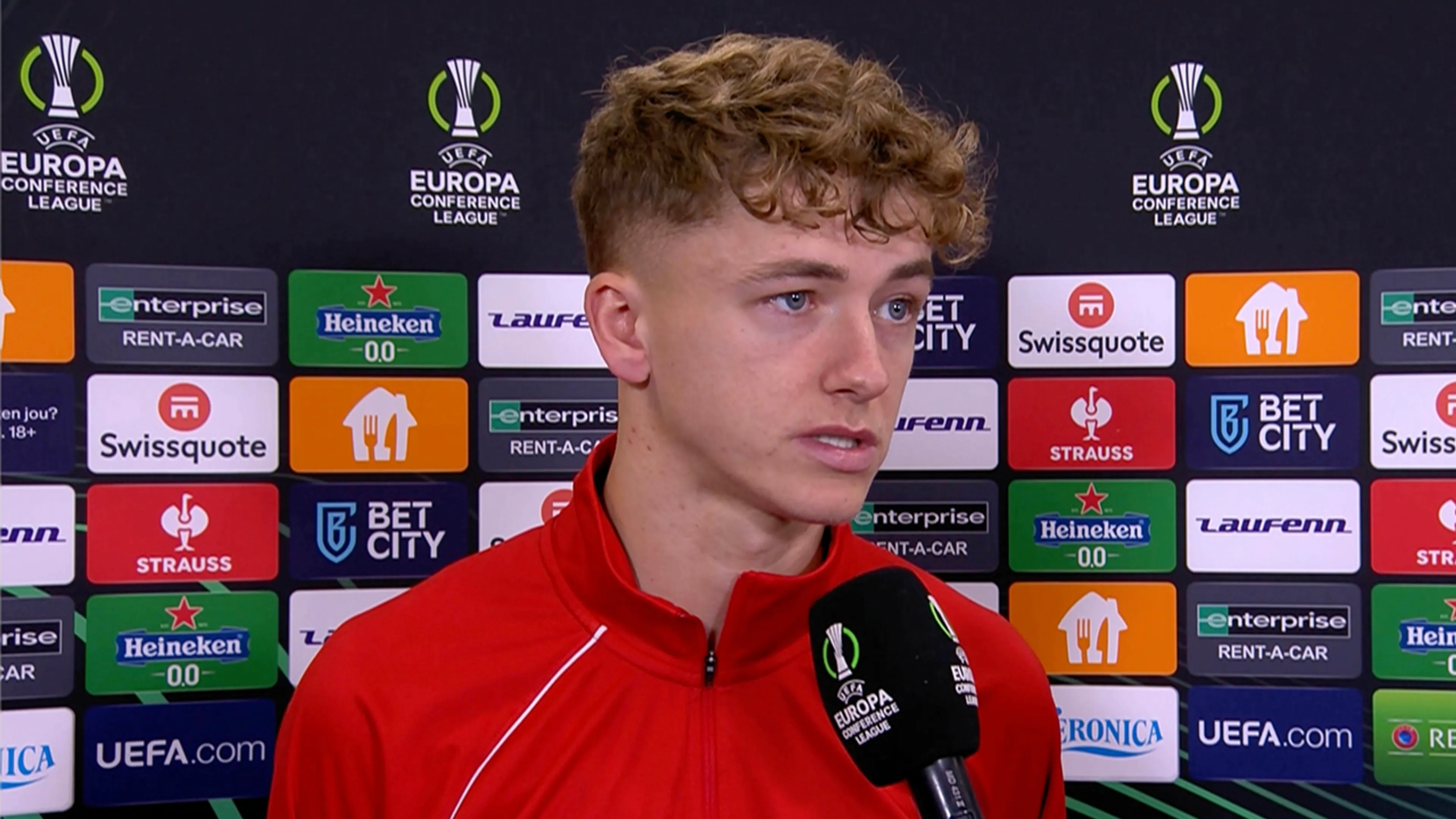 Mijnans: 'Inderdaad gezien dat Aston Villa een maatje te groot is'