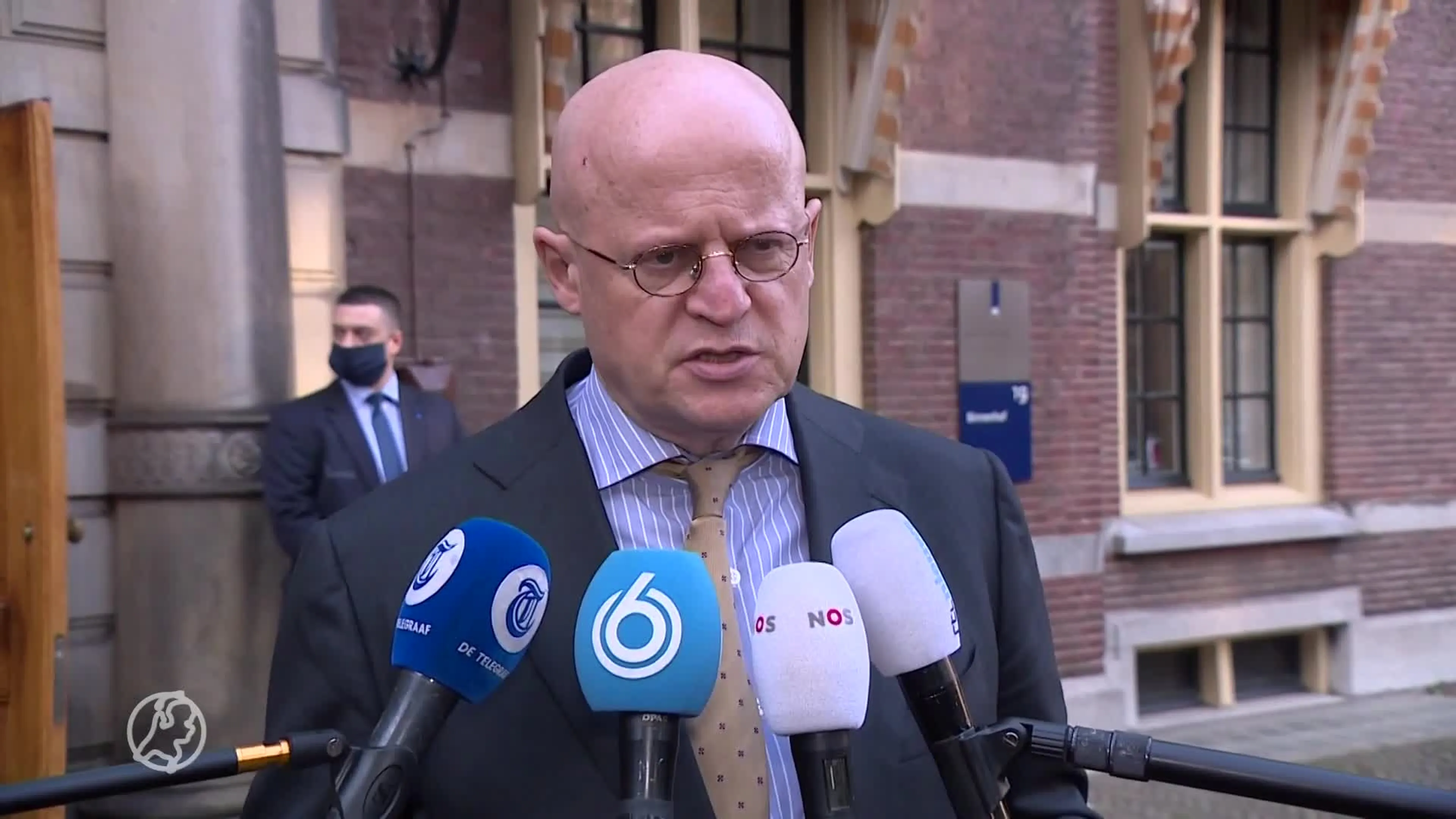 Grapperhaus: burgemeesters erg gelukkig met nieuwe regel wink...