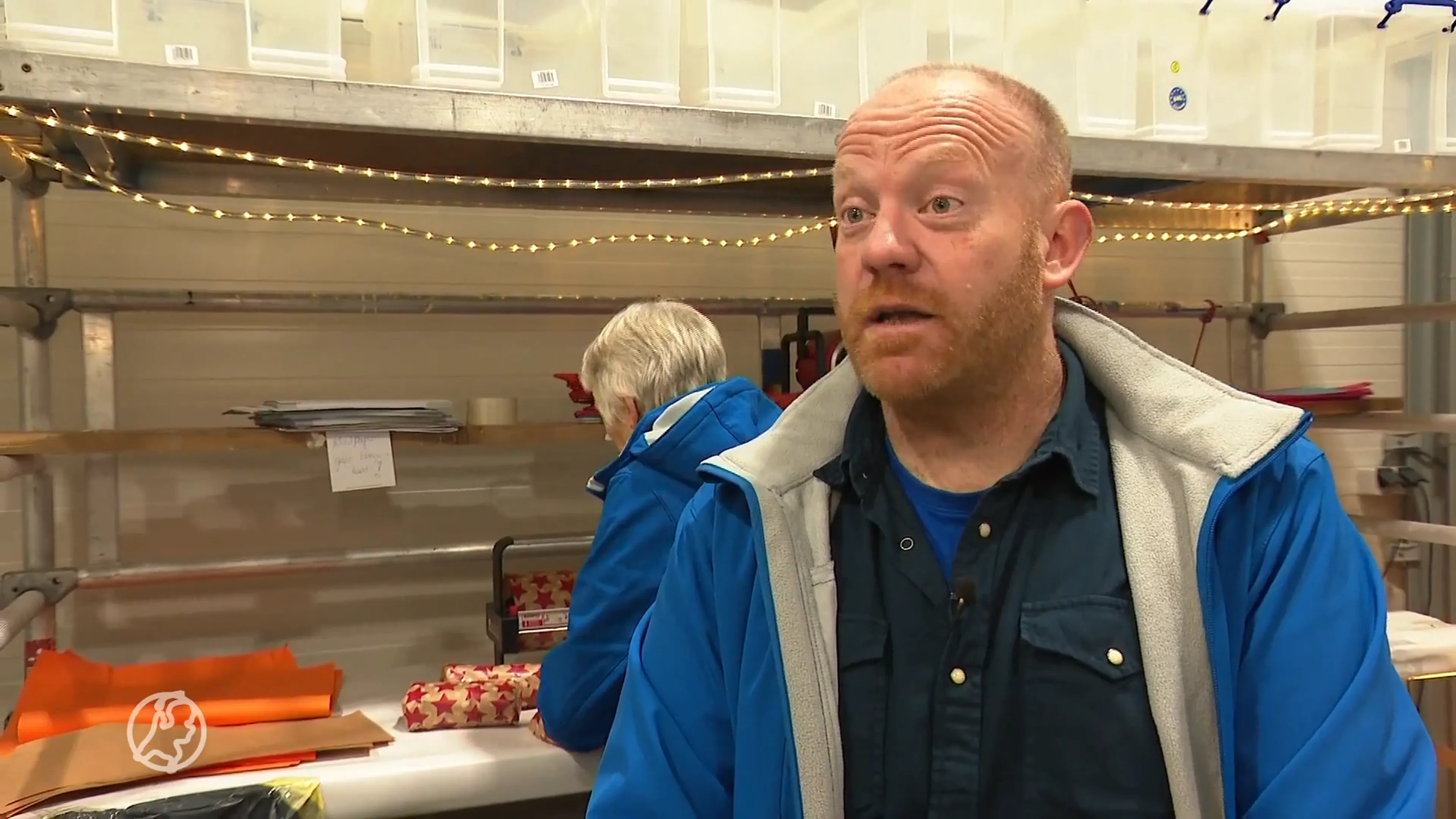 Dennis wil 100.000 gezinnen blij maken met een kerstpakket