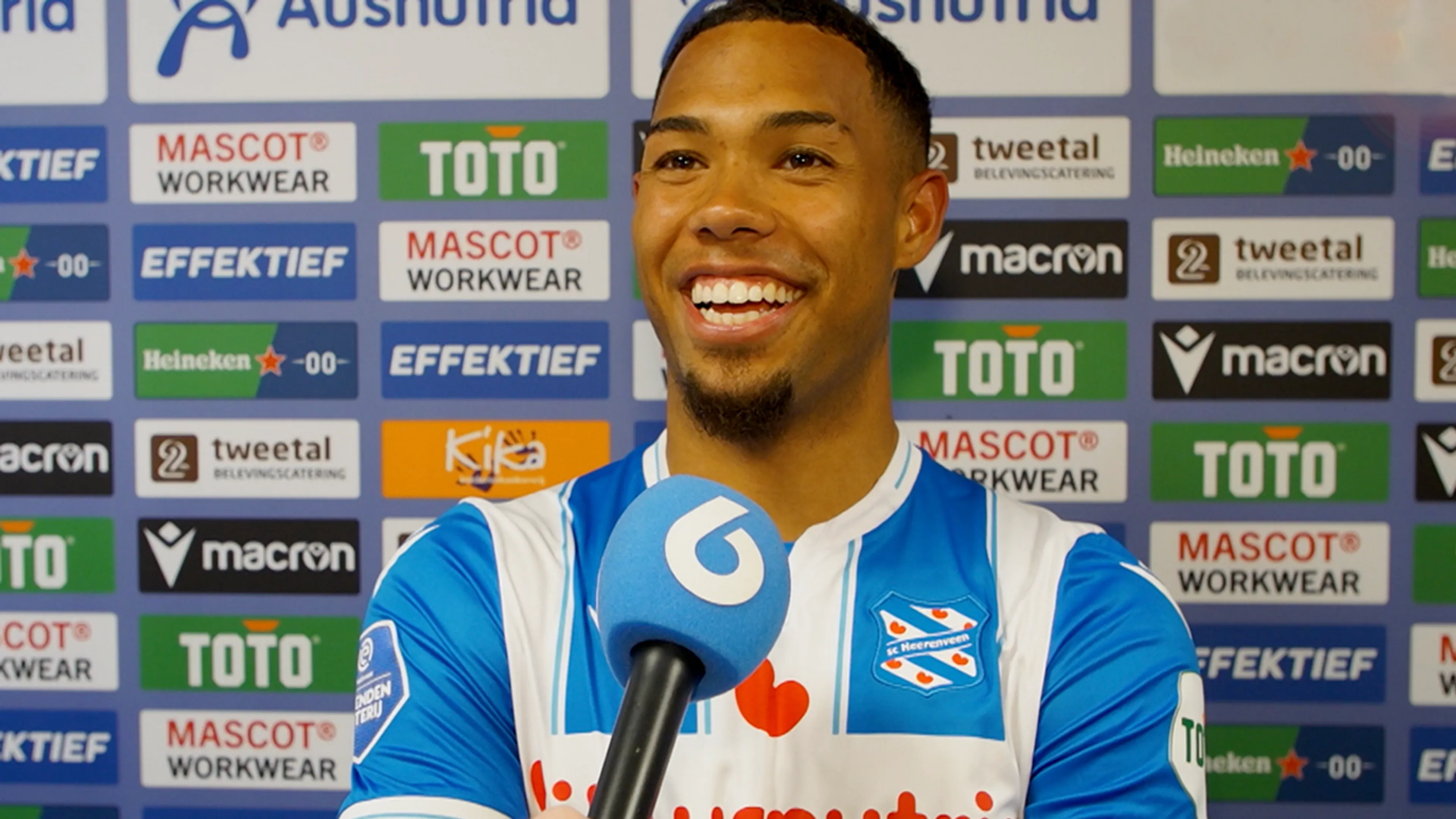 Van Ewijk legt verschillende kleuren kicksen uit