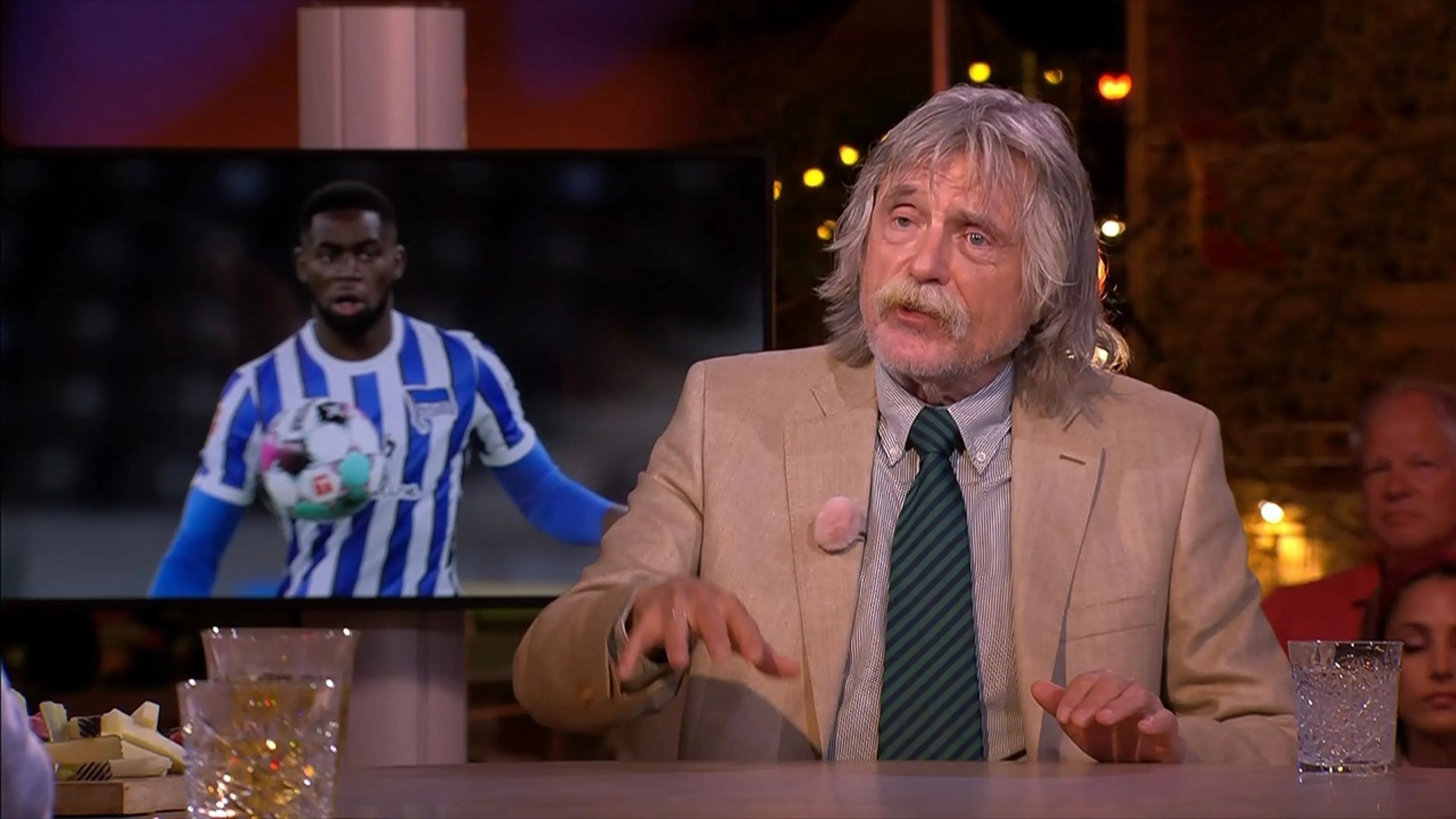 Johan prijst Duits olympisch elftal: 'Héél goed!'