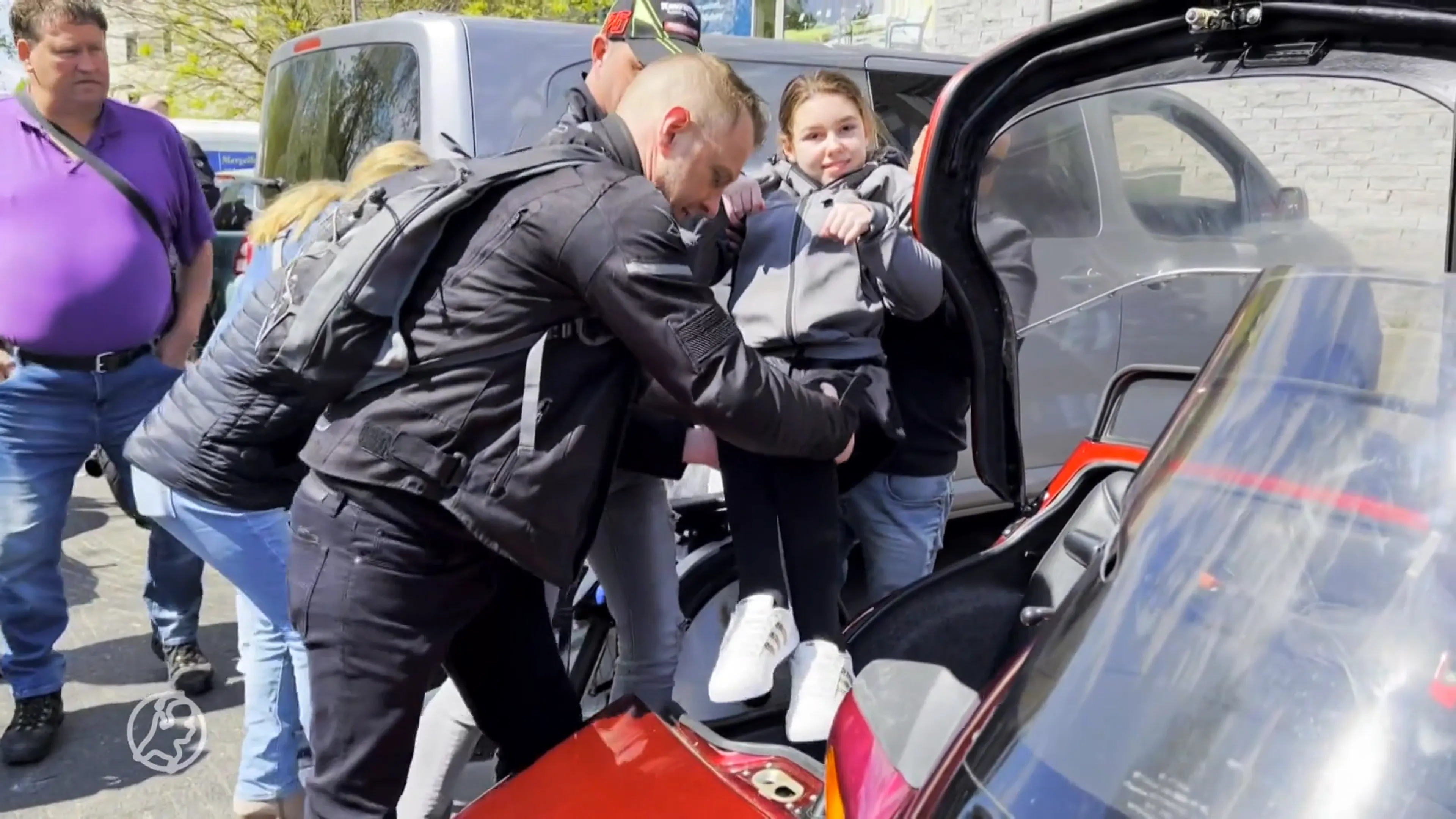 Honderden bikers bezorgen ernstig zieke Jones onvergetelijke tocht