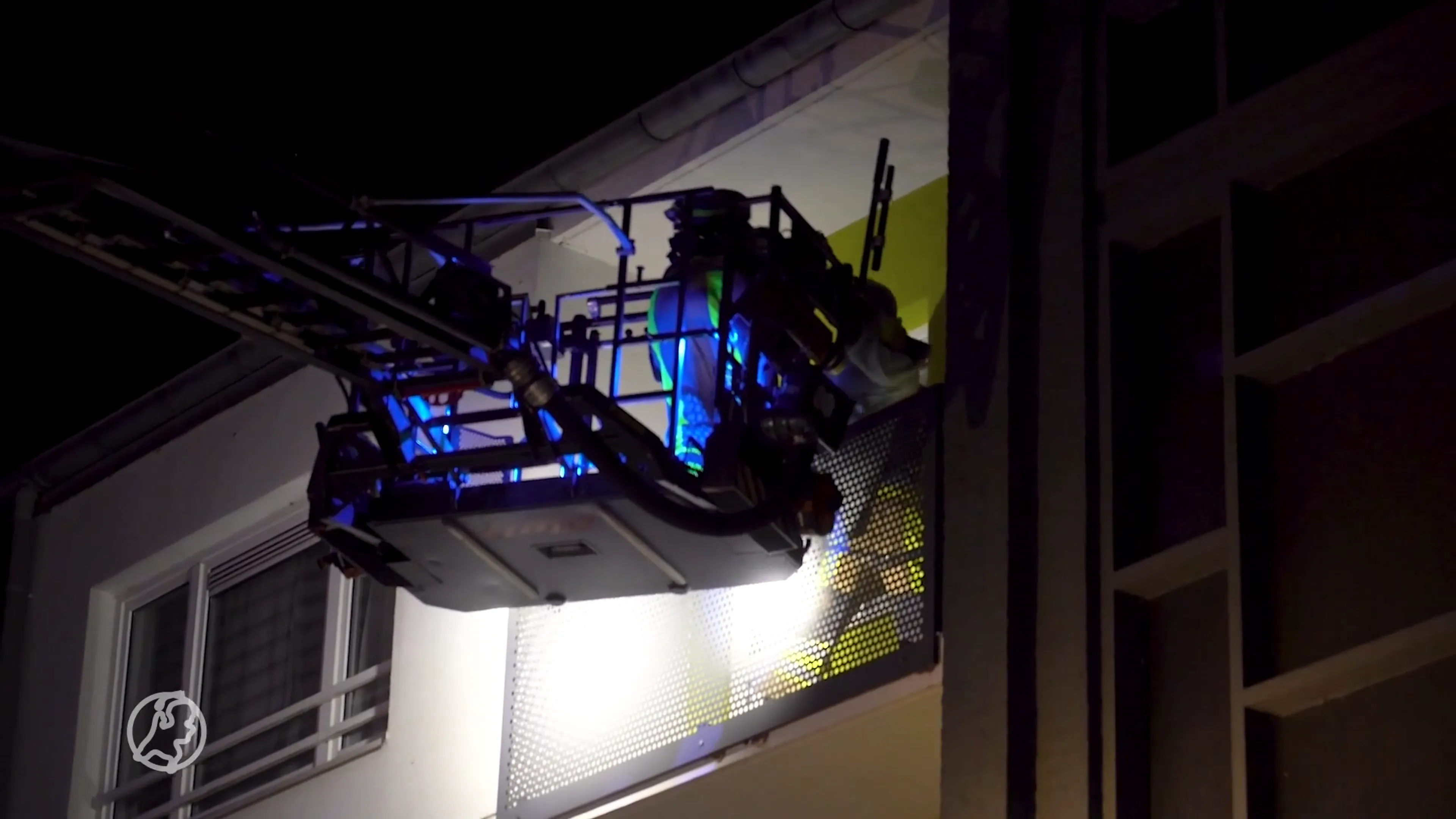 Appartementencomplex in Kerkrade ontruimd om brand, bewoner naar ziekenhuis