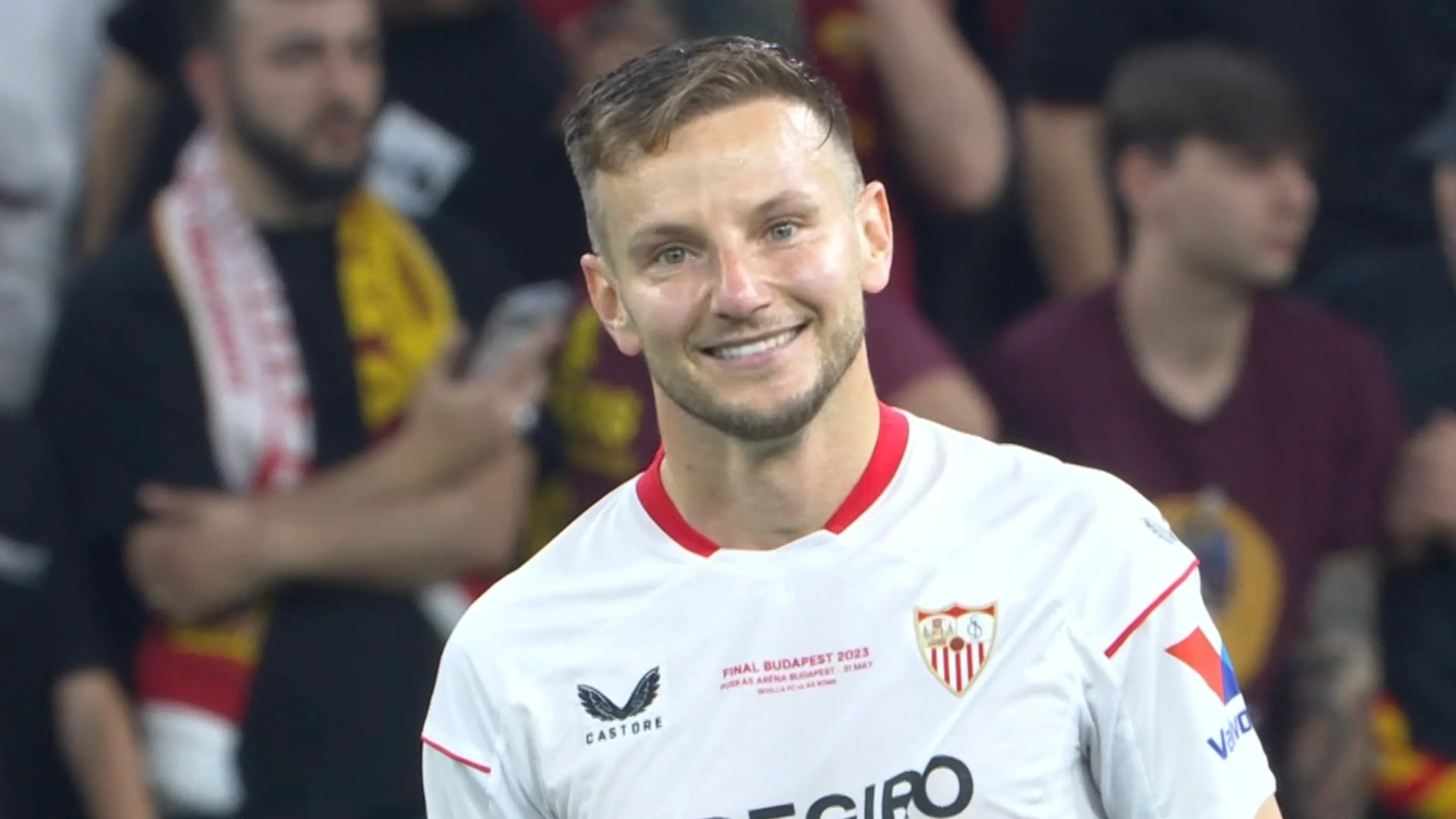 KANS: Ivan Rakitic raakt de paal