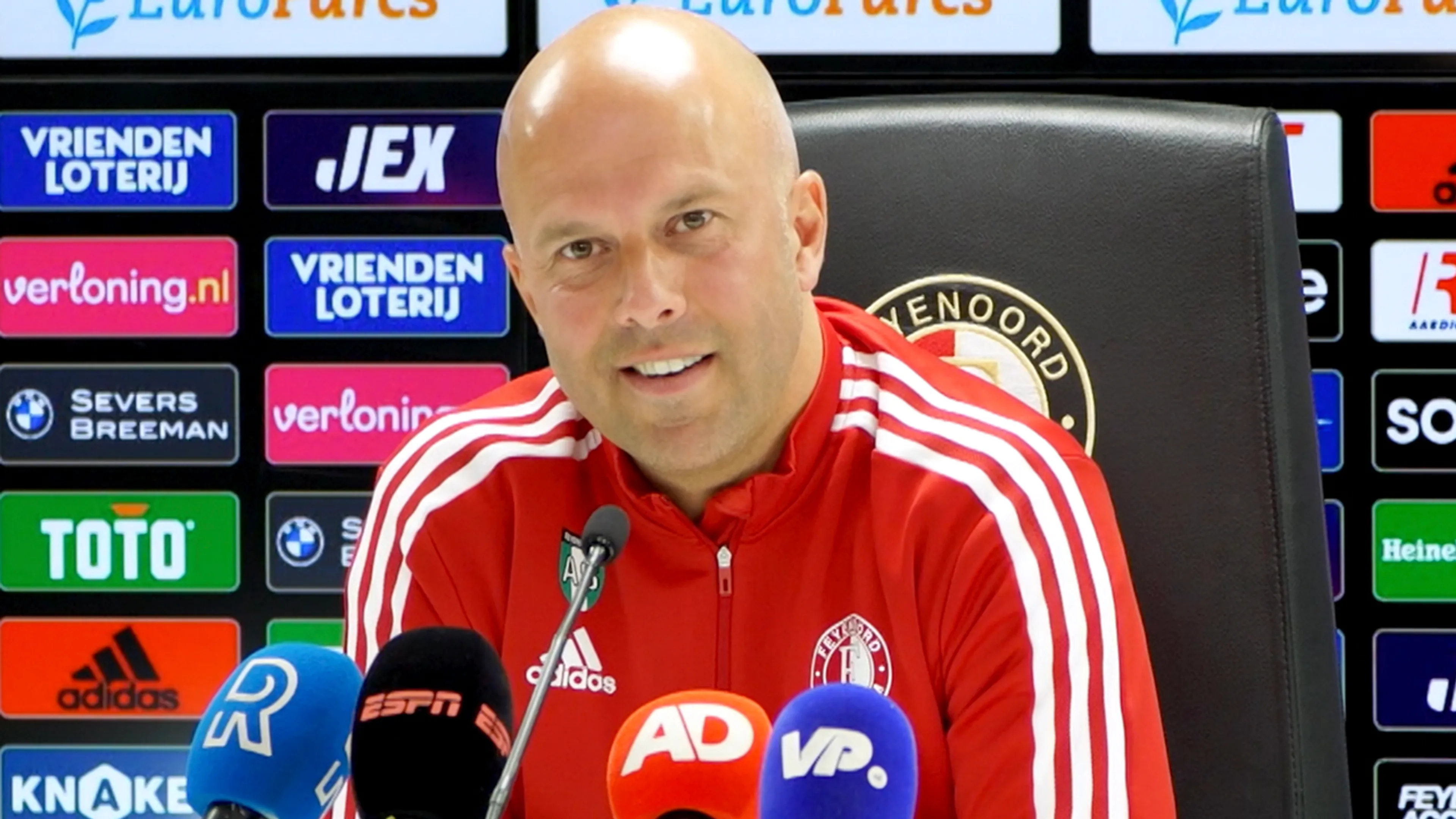 Slot blij met ontwikkelingen bij Feyenoord: 'Zorgen dat elftal weer sterk genoeg is voor volgend seizoen'