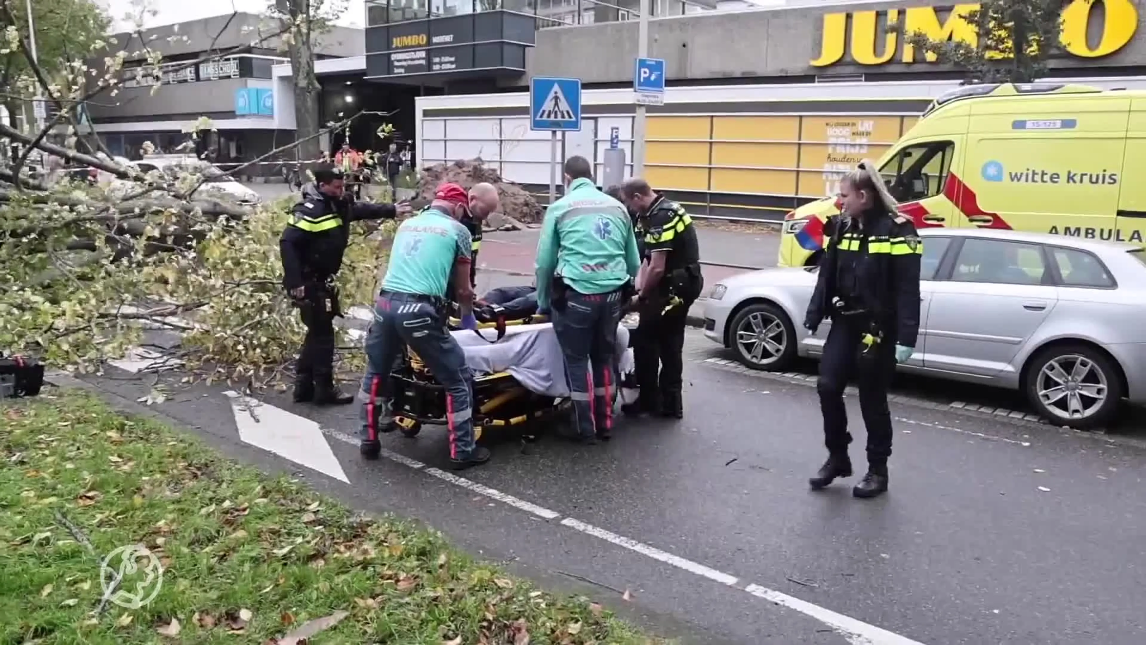 Dakdekkers moeten aan de bak door stormschade Ciarán