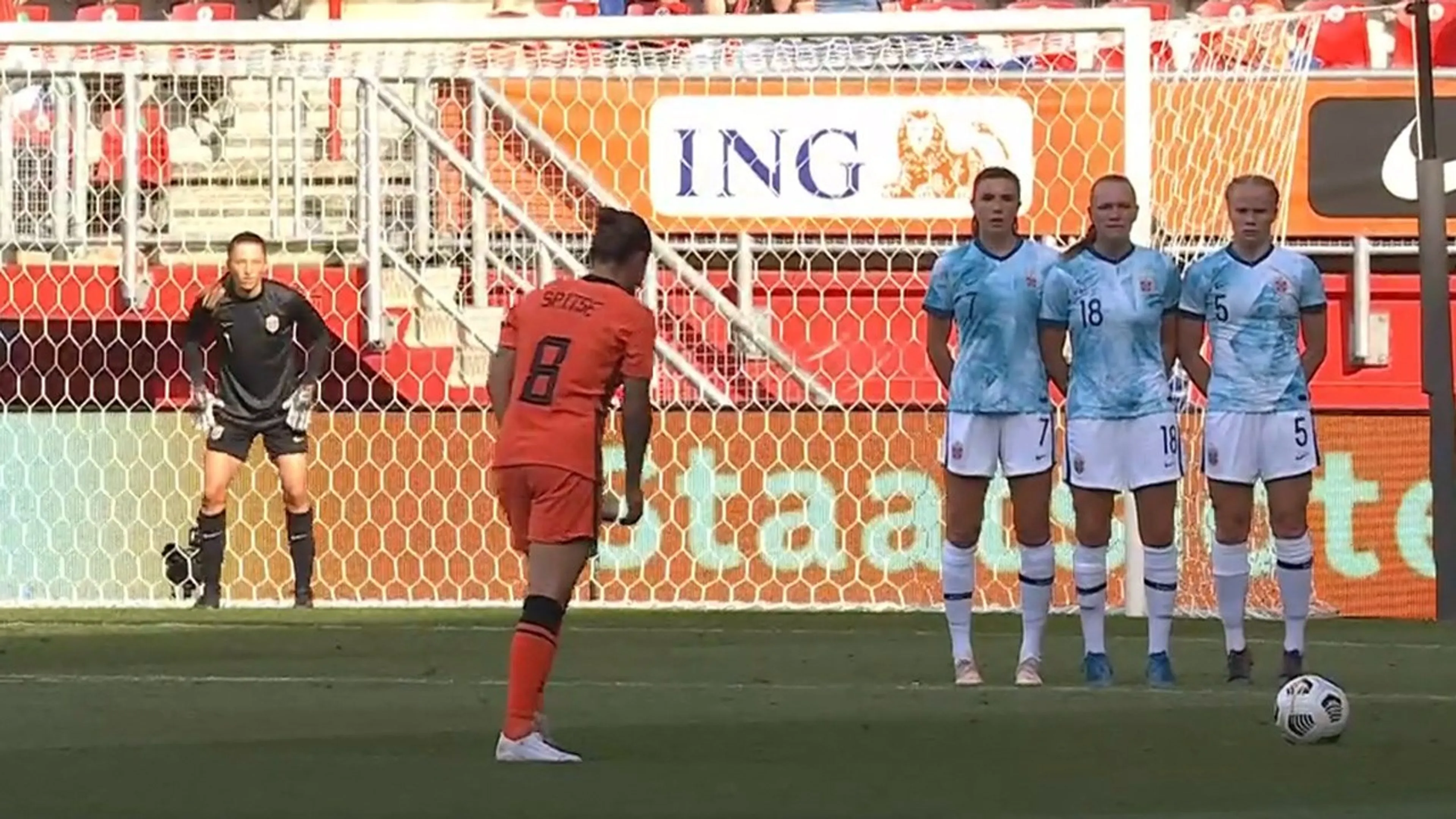 VIDEOGOAL: Oranje Leeuwinnen - Noorwegen 2-0 (Spitse)