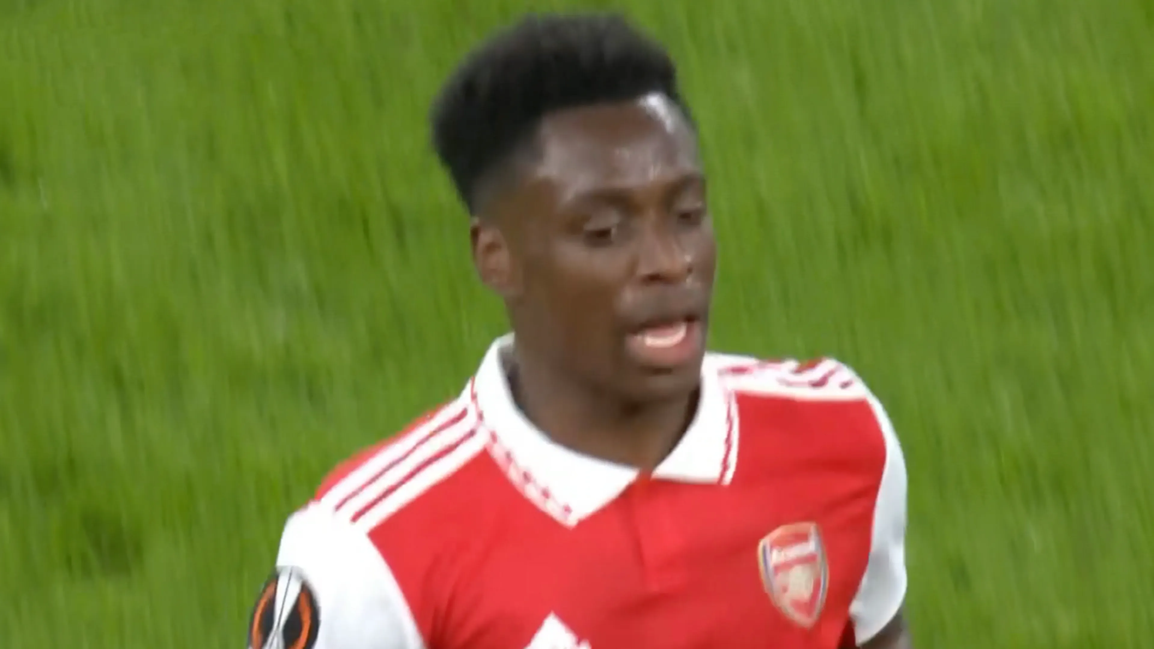 KANS: Nketiah schiet keihard naast
