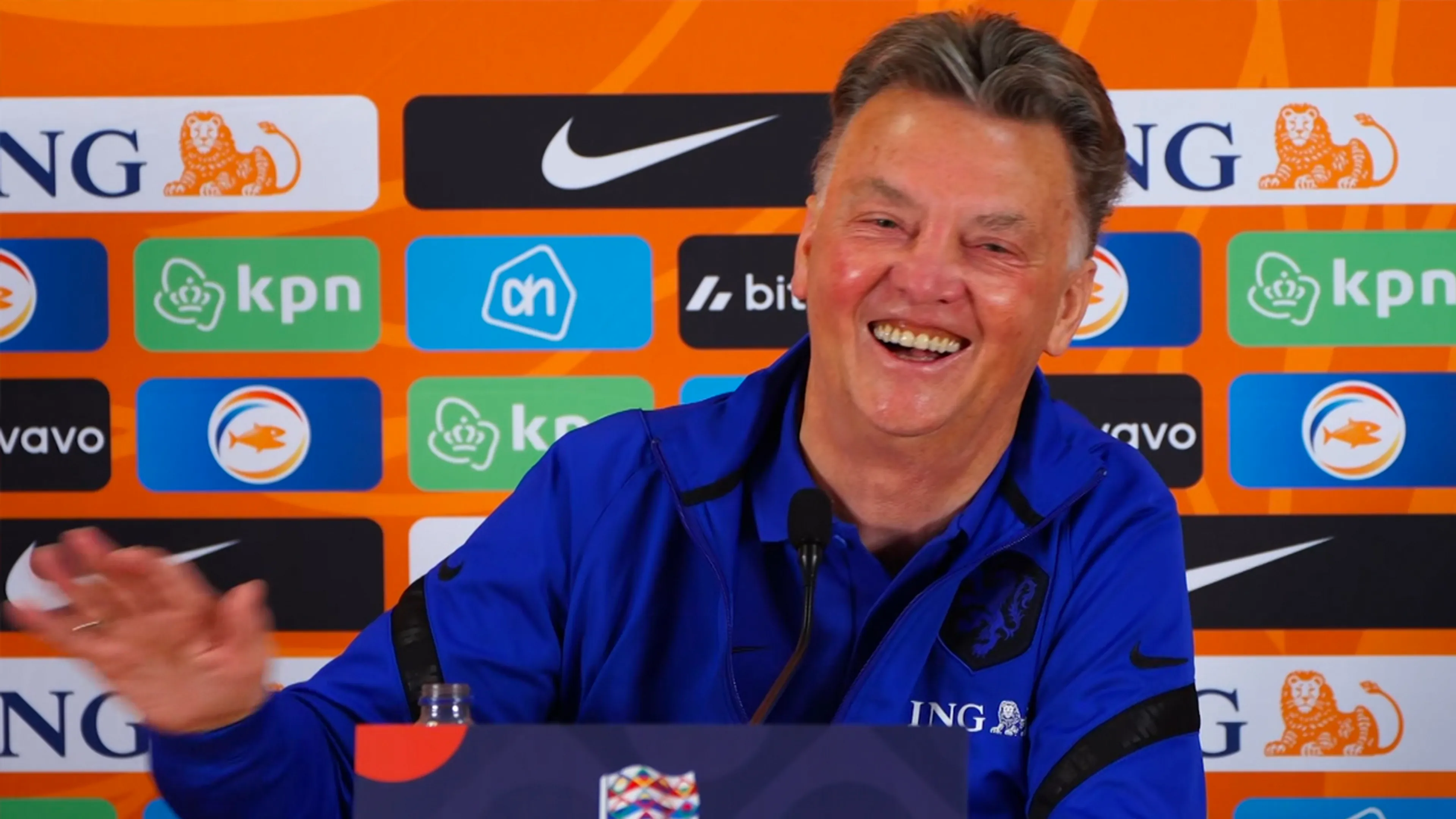 Van Gaal schaterlacht: 'Noa Lang heeft meer kans op de Gouden Bal dan De Bruyne!'