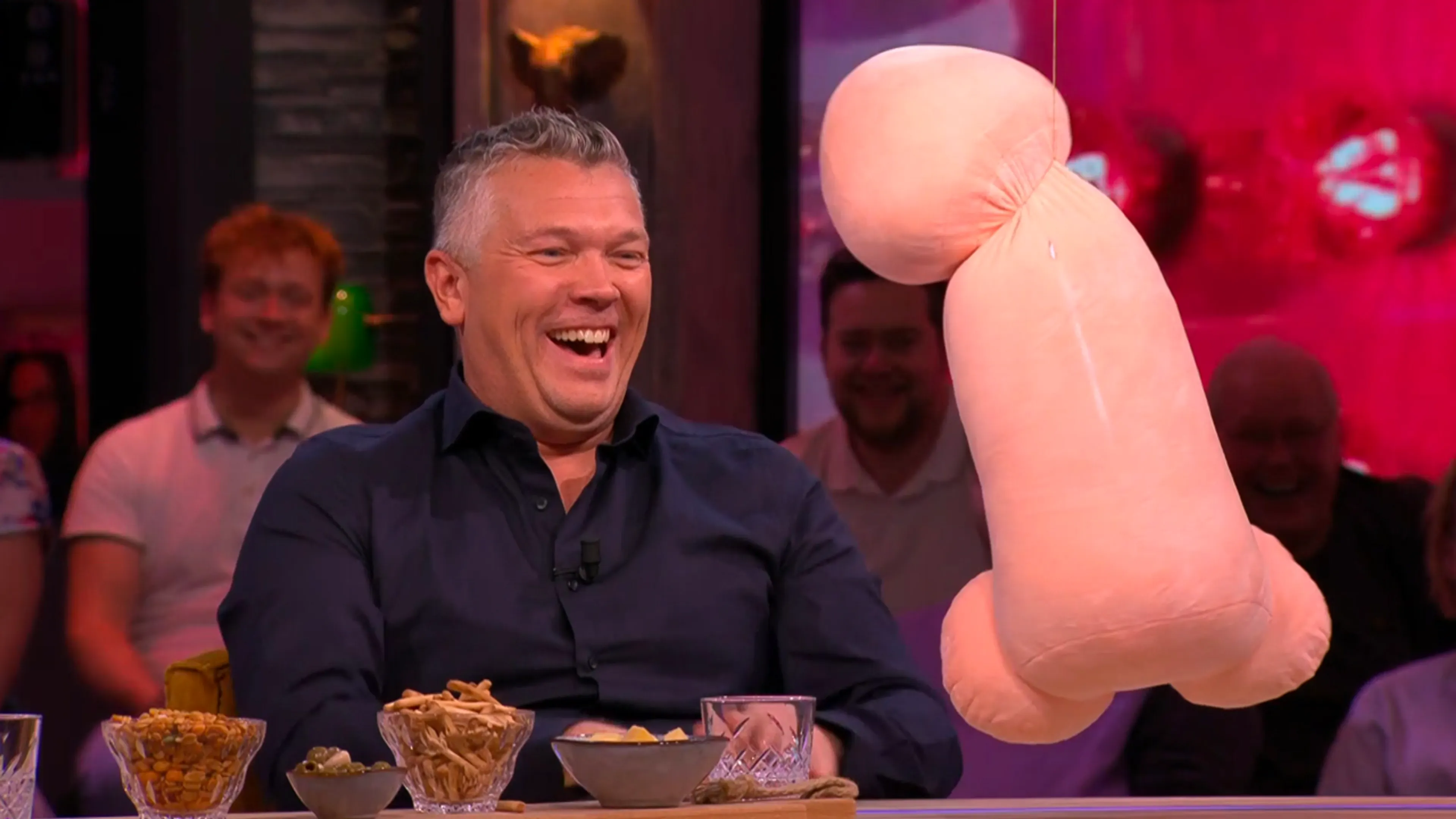 Wouter de Winther wilde onderwerp ‘piemelknuffel’ vermijden; wordt verrast door Wilfred