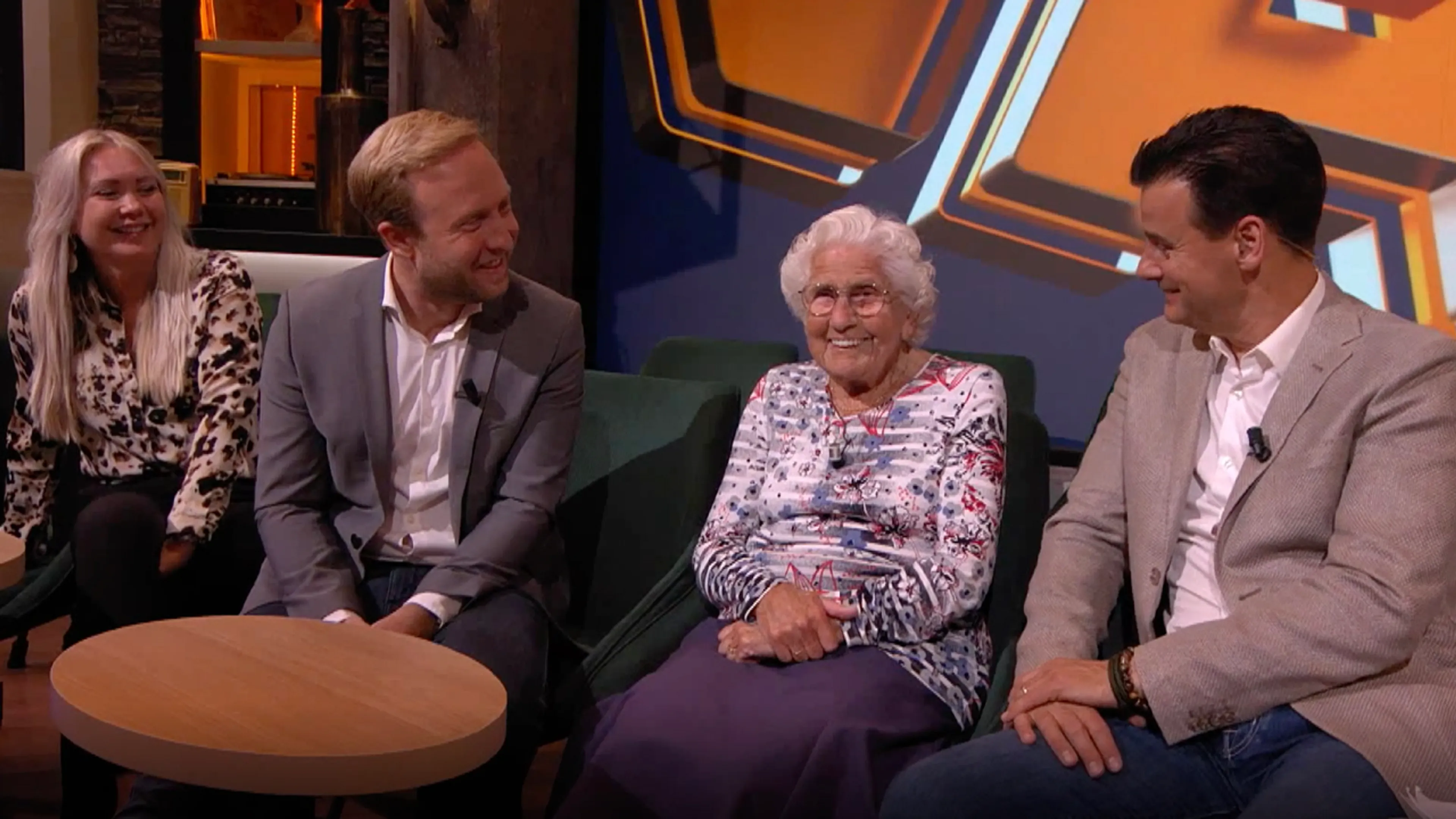 In de Wandelgangen met Raymond Mens en Oma Miep: 'Ik vond het enig!'