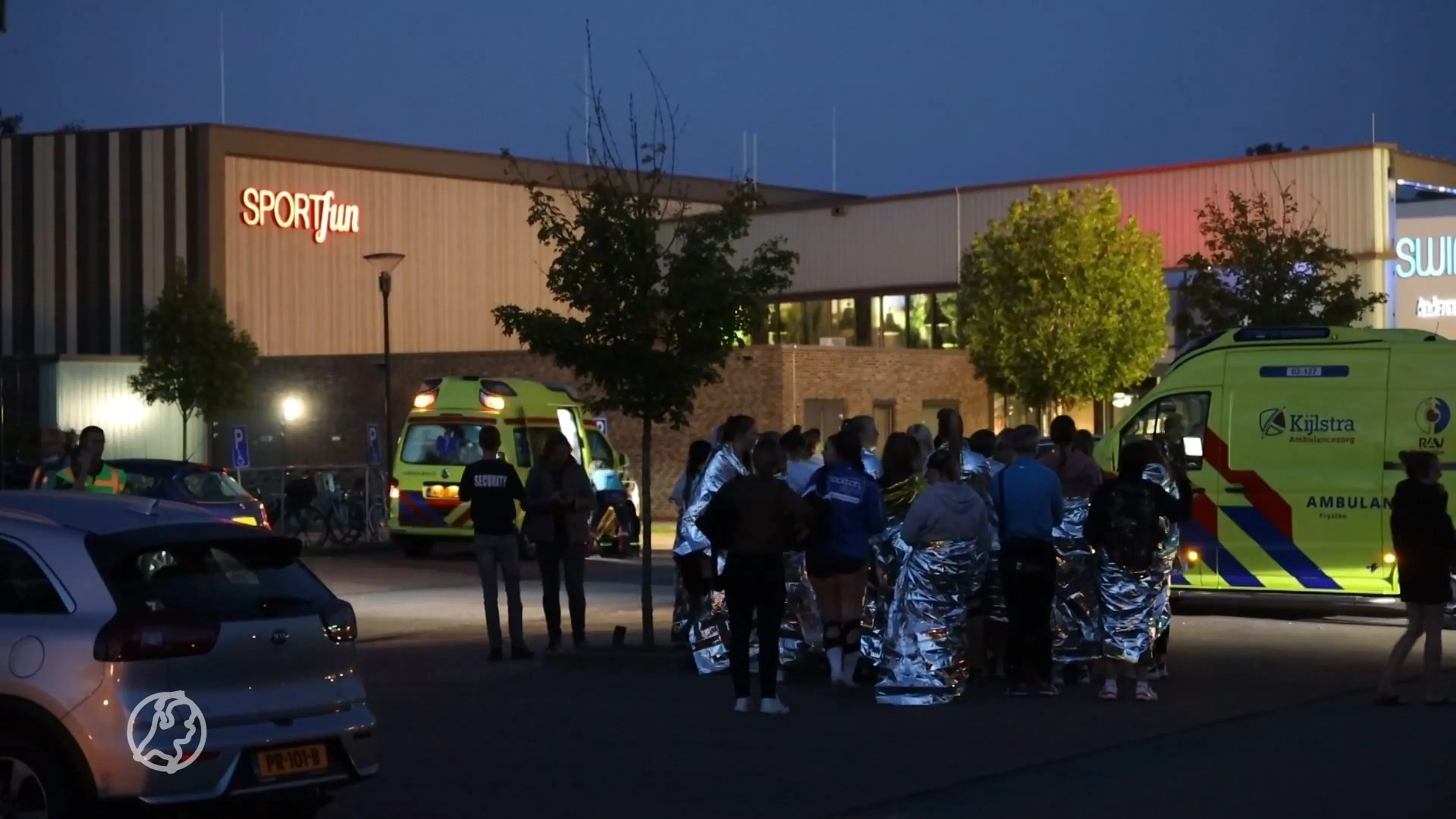 Zwembad en sporthal Joure ontruimd na vrijkomen chemische stof