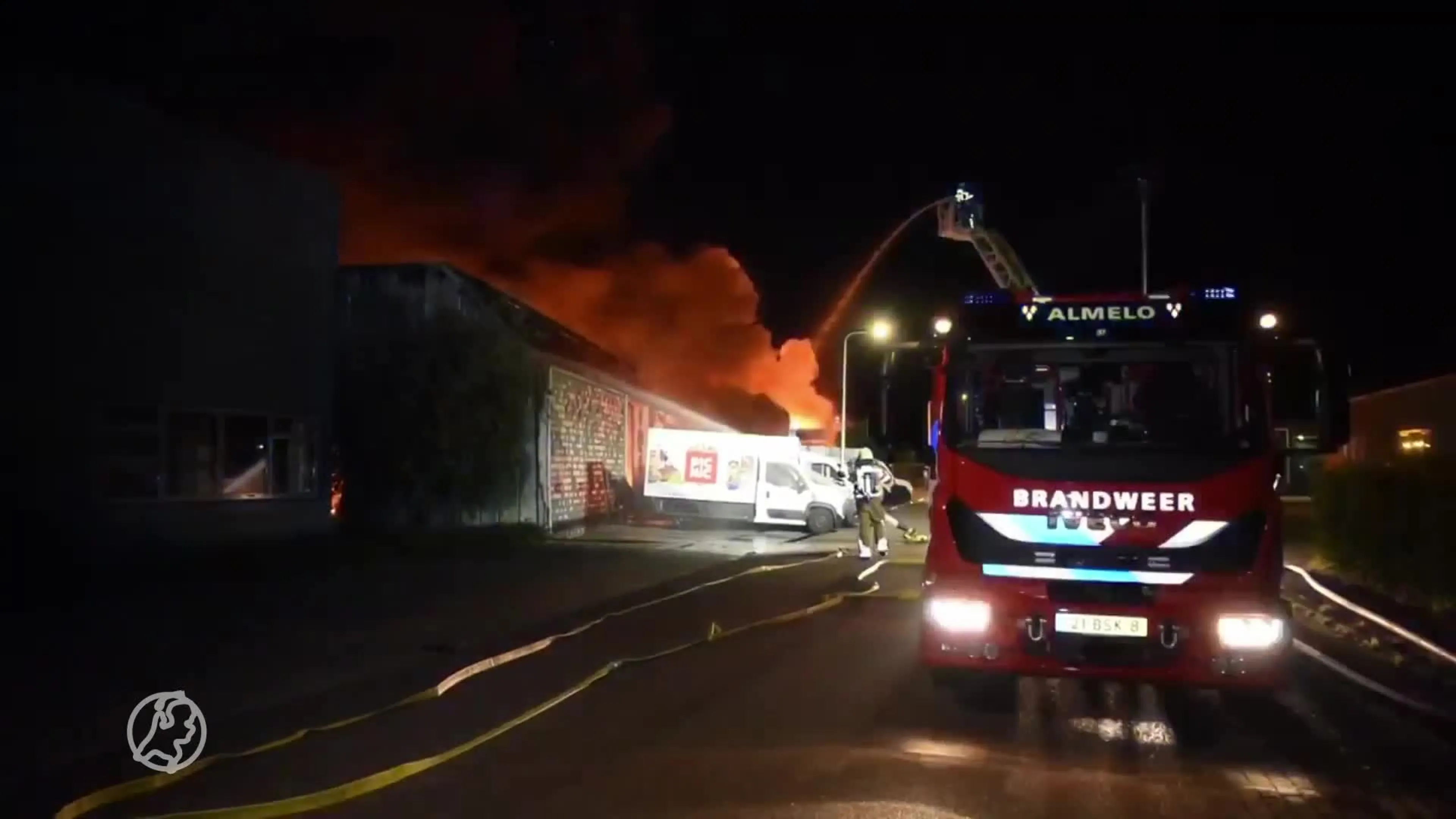Grote brand in distributiecentrum Picnic in Almelo onder controle