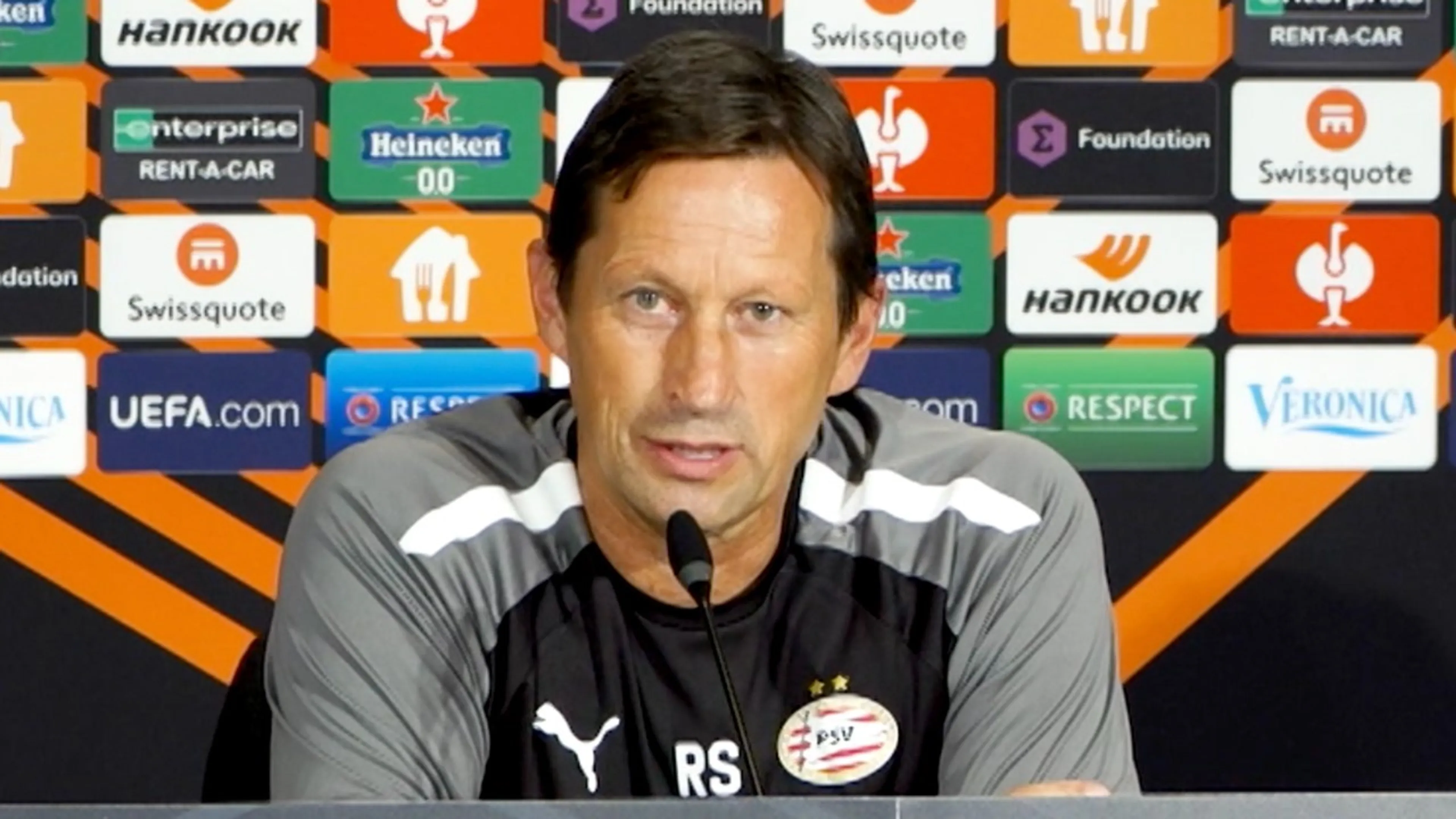 Schmidt lyrisch over Ramalho: ‘De perfecte professional’