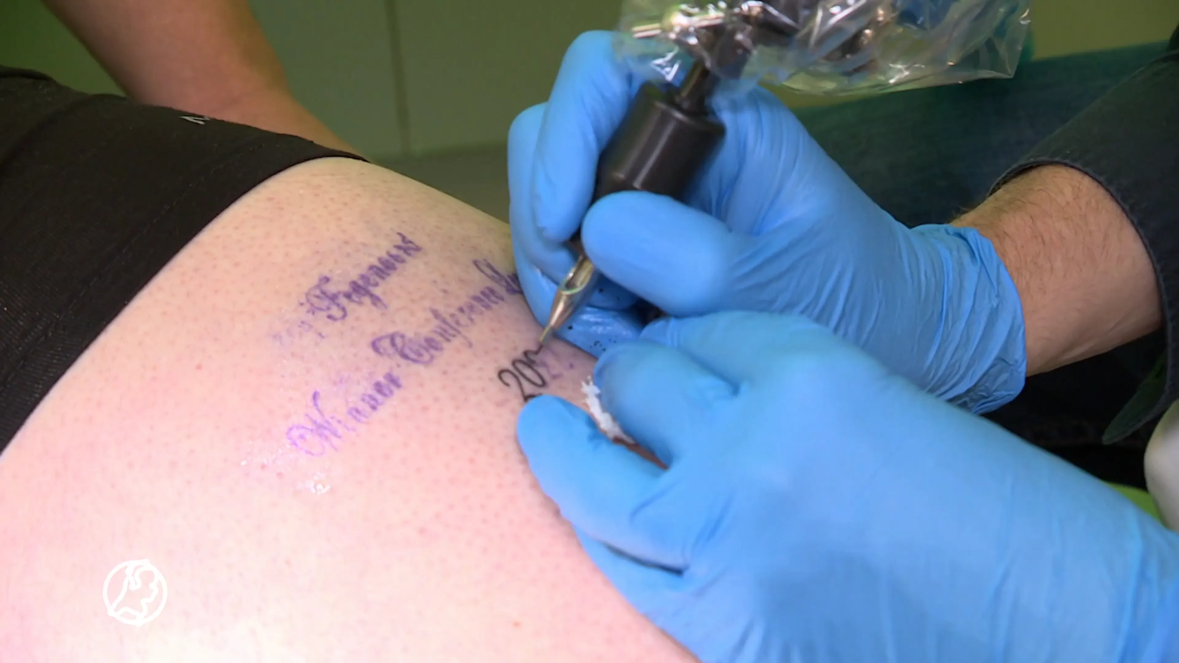 Feyenoord-fans zetten alvast overwinnings-tatoeage