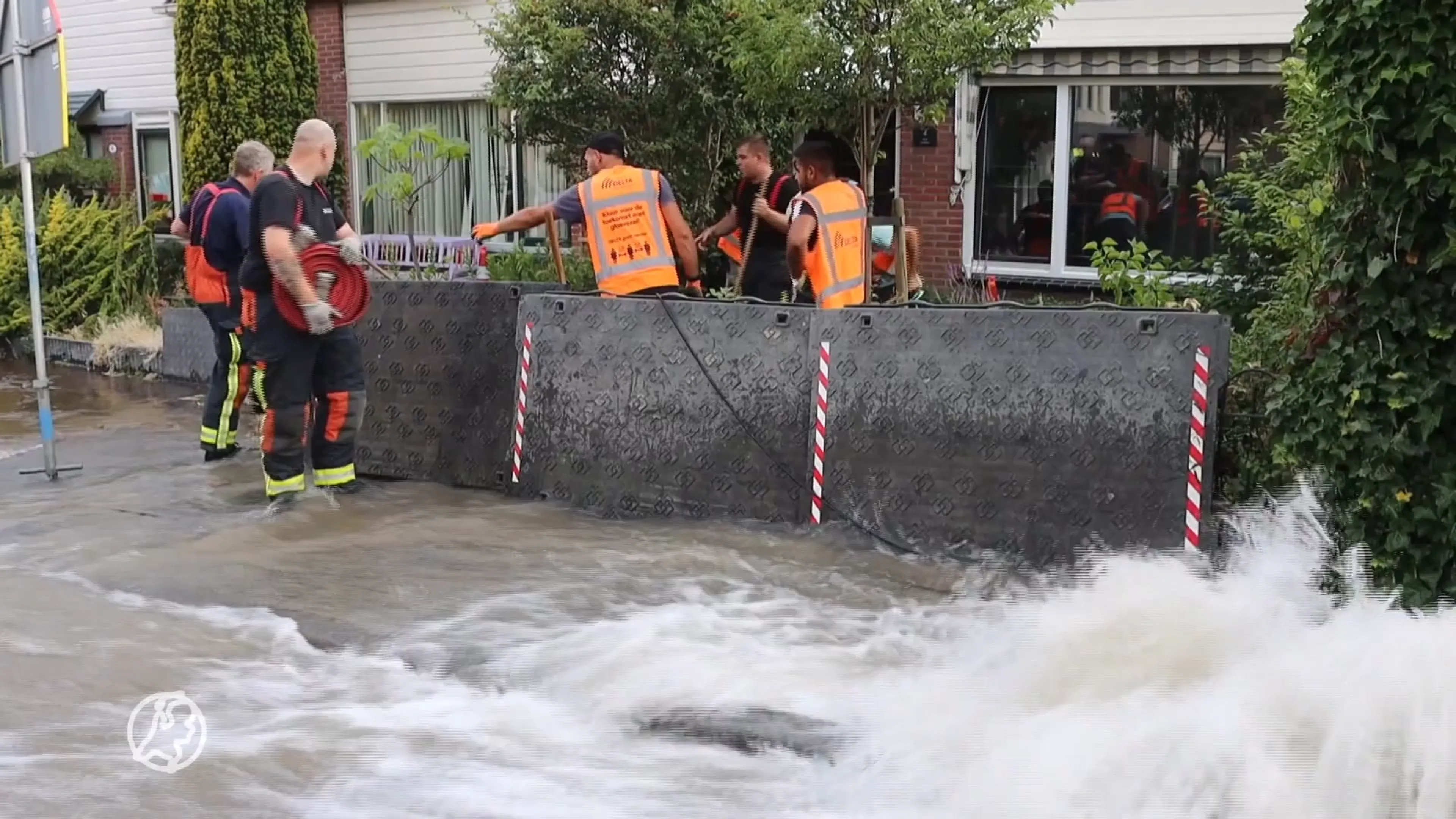 Waterballet in Noordwijkerhout: straten blank door gesprongen leiding
