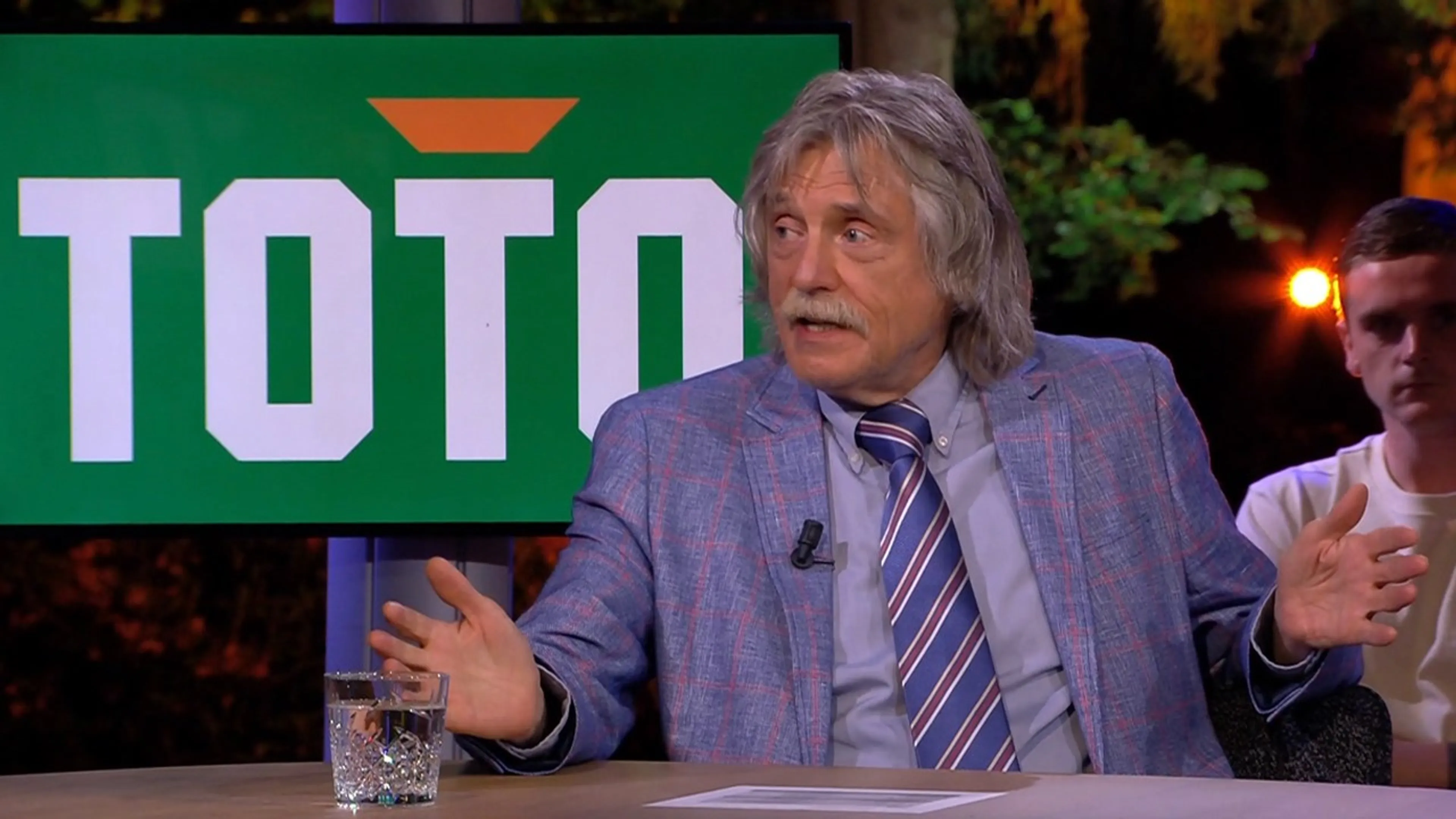 Johan onderbreekt TOTO-voorspelling: 'Of ga ik nu van de hak ...