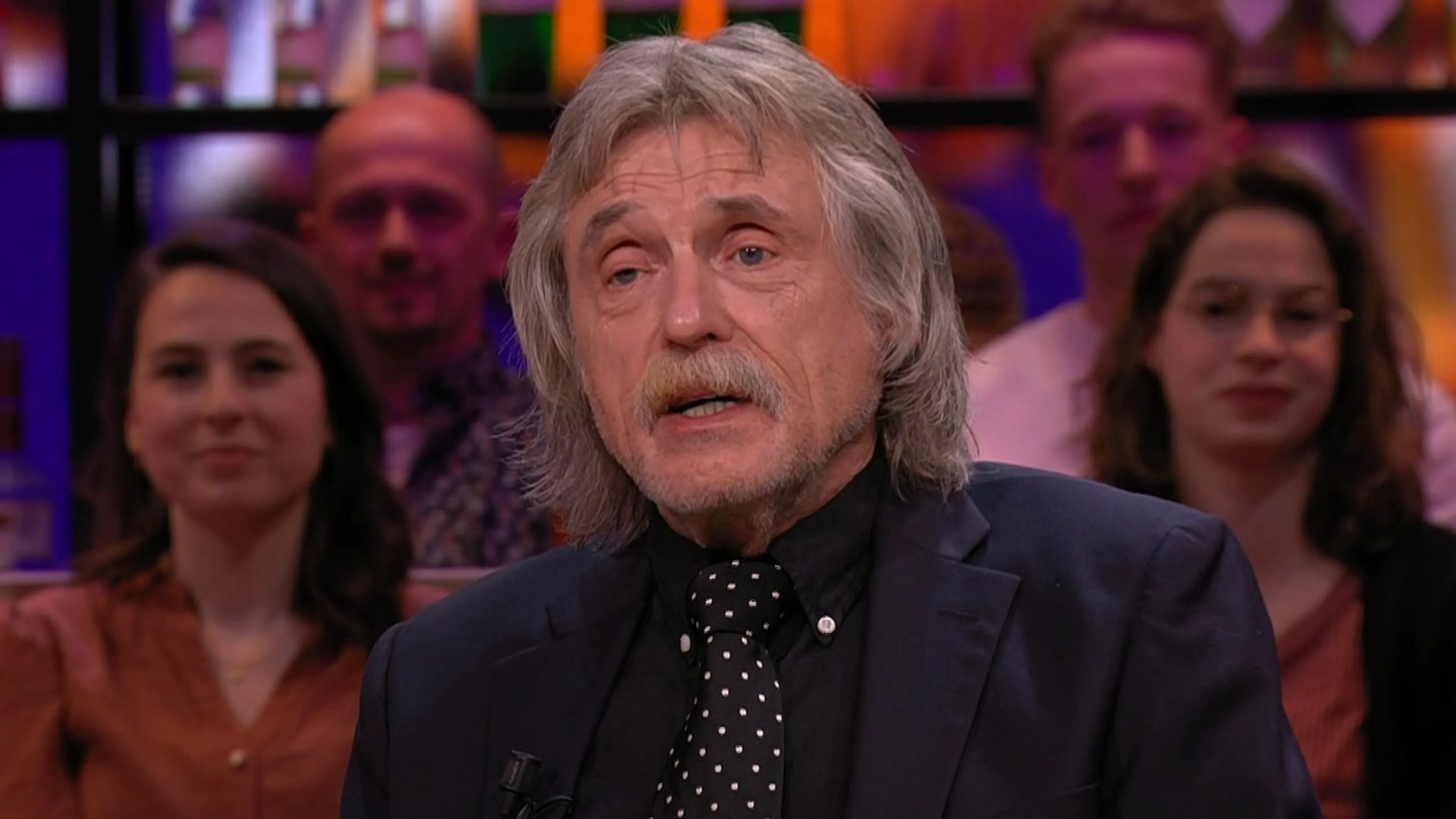 Johan analyseert nieuwe look Gertjan Verbeek: 'Een snor is gedateerd'
