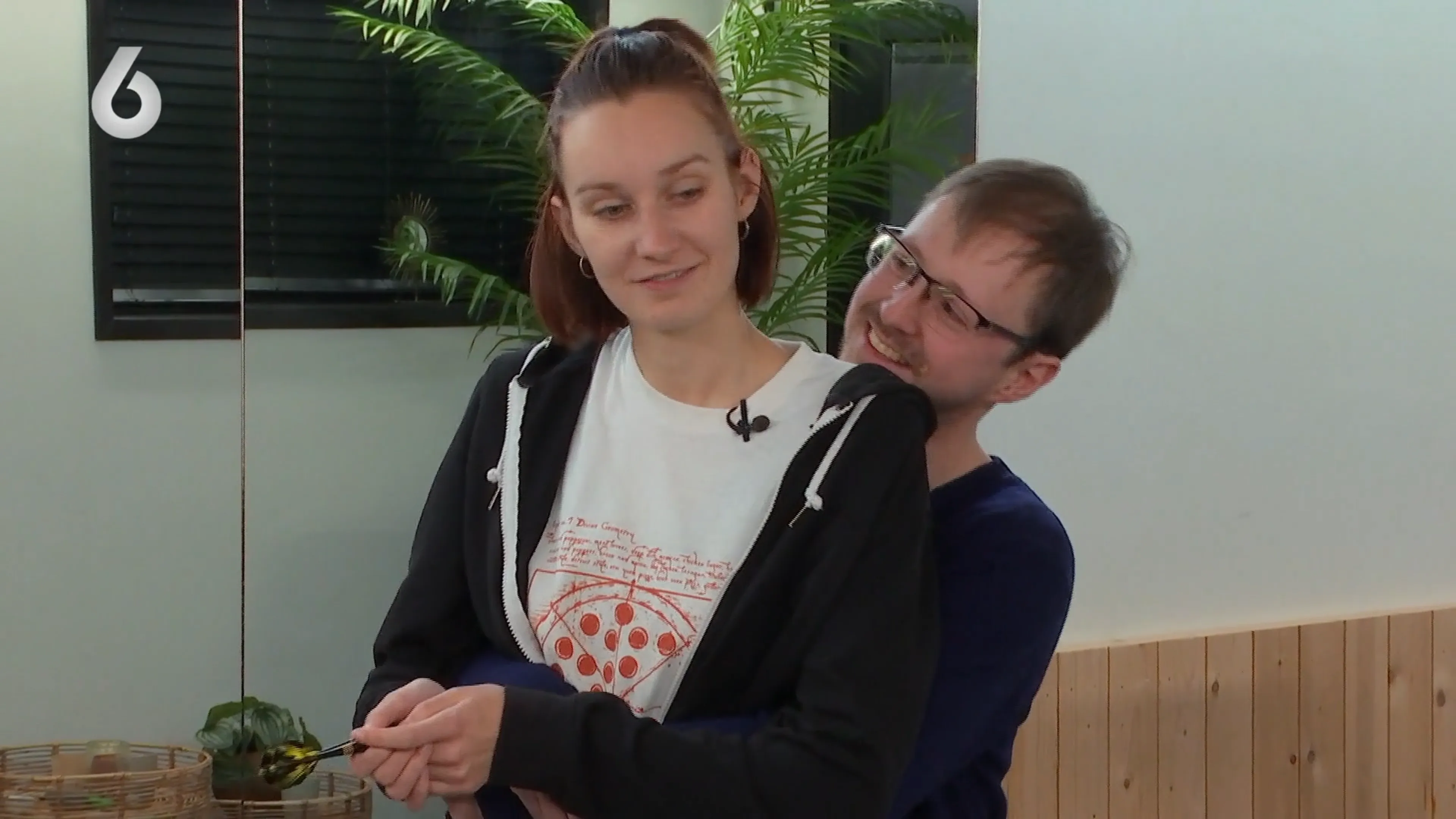 Lang Leve De Liefde: Gerard weet niet zo goed waar hij zijn date Tessa wil aanraken