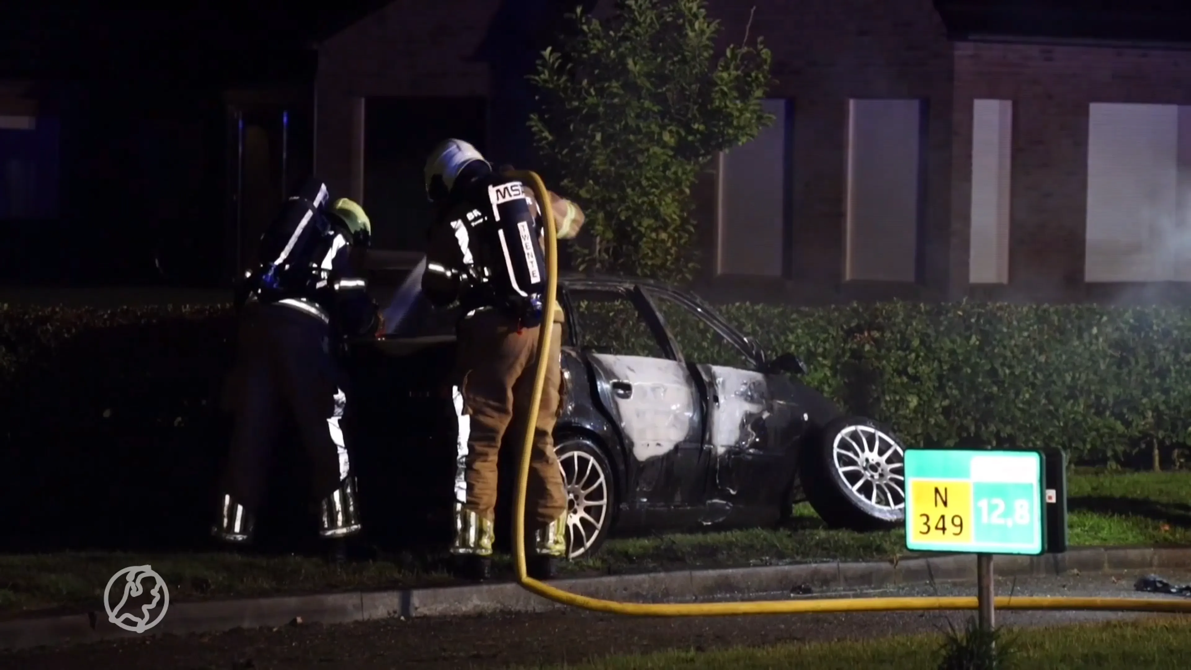 Omstanders redden passagiers auto-ongeluk