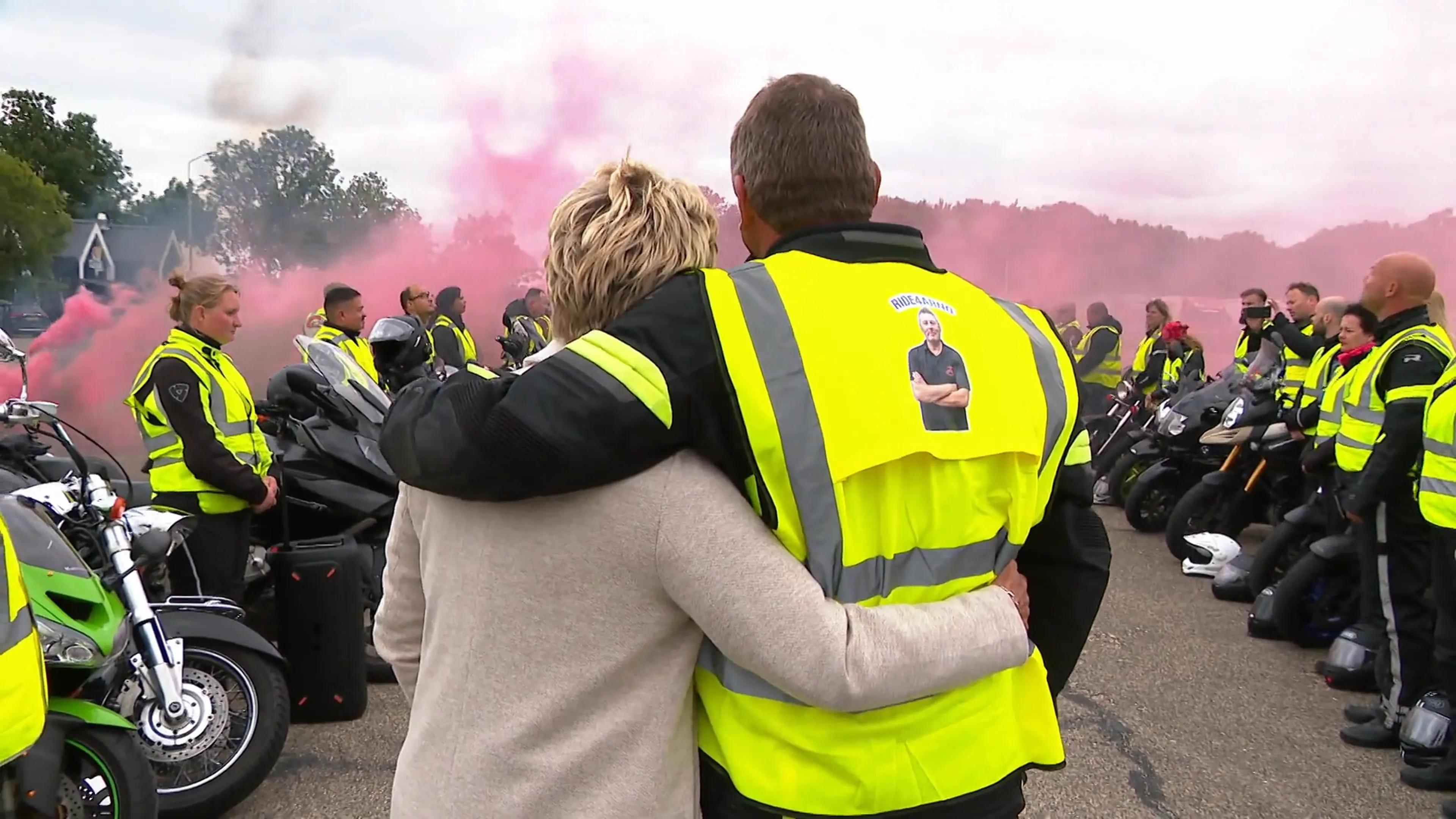 Jaar na dood motoragent Arno: ruim honderd motoren rijden mee in stoet