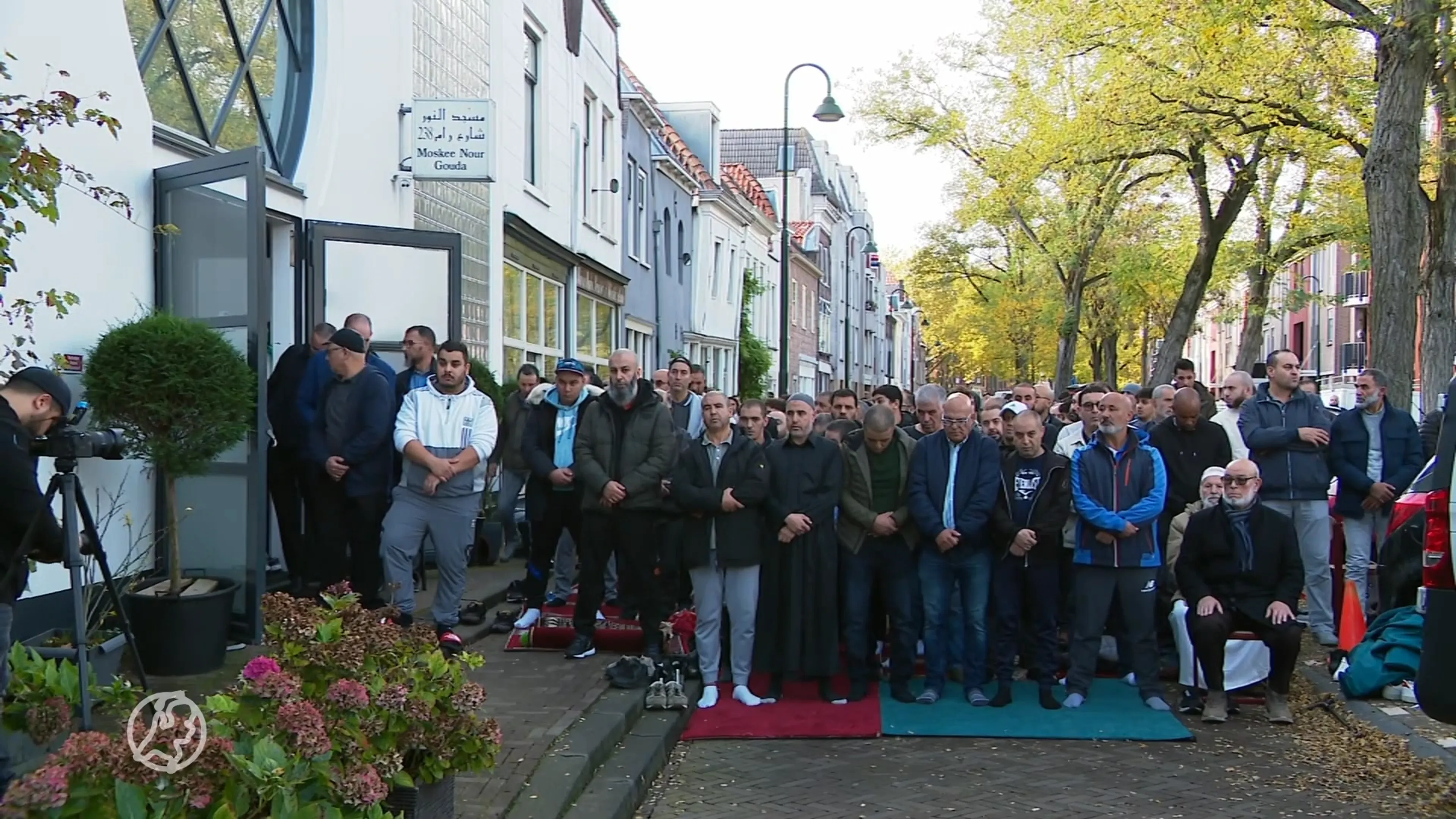Honderden mensen nemen afscheid van omgekomen gezin uit Gouda