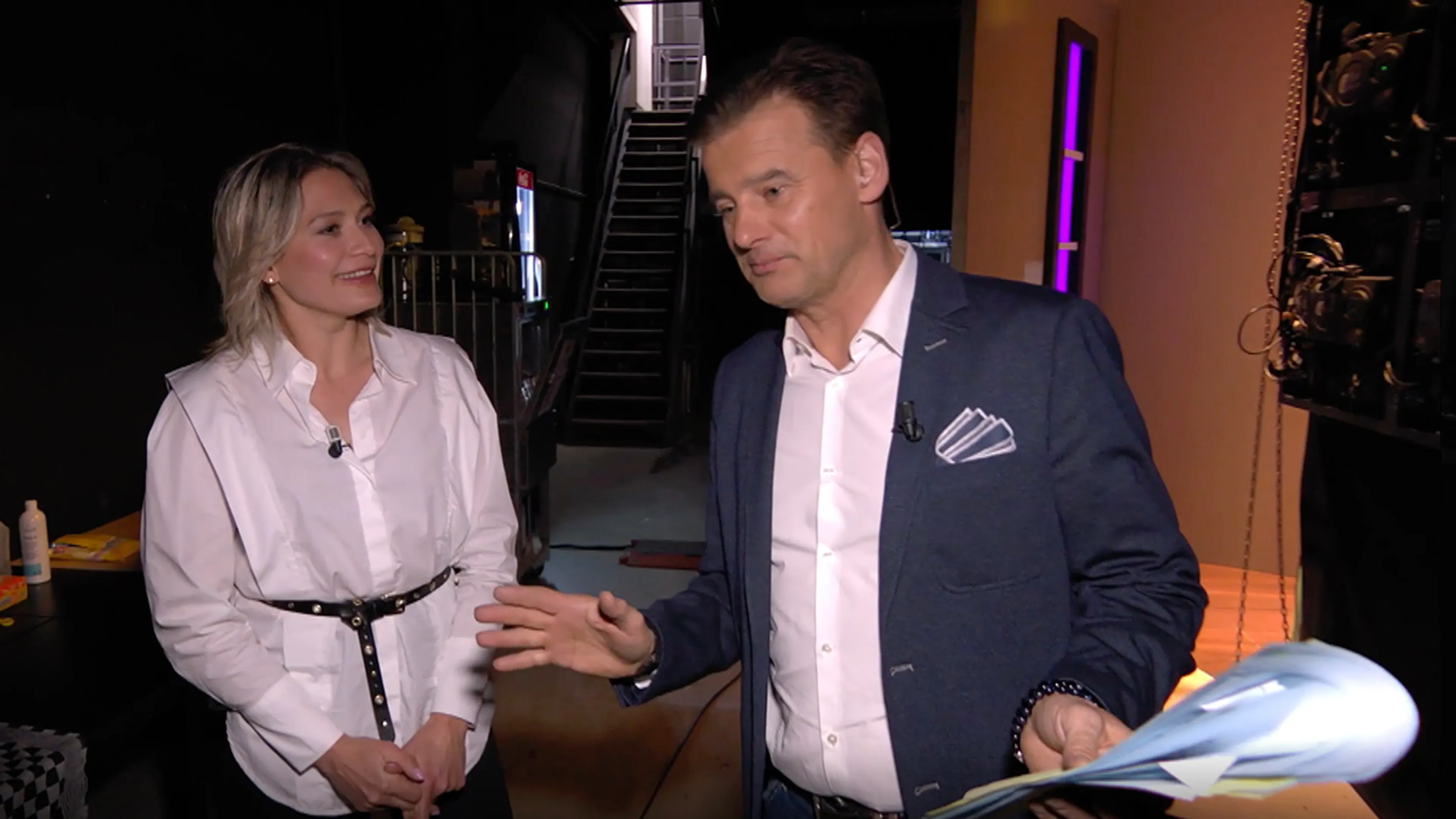 In de Wandelgangen: Heeft Angela de Jong tóch het EasyToys-pakketje meegenomen?