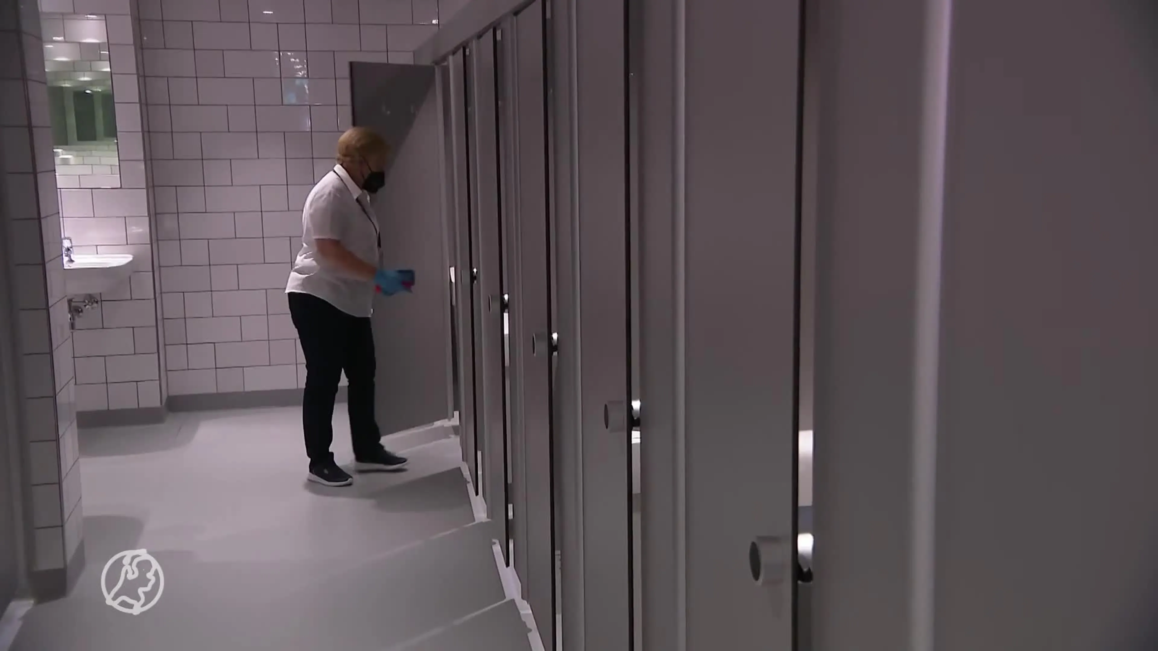 Petra, de leukste toiletjuffrouw van Ahoy is opperhoofd songf...