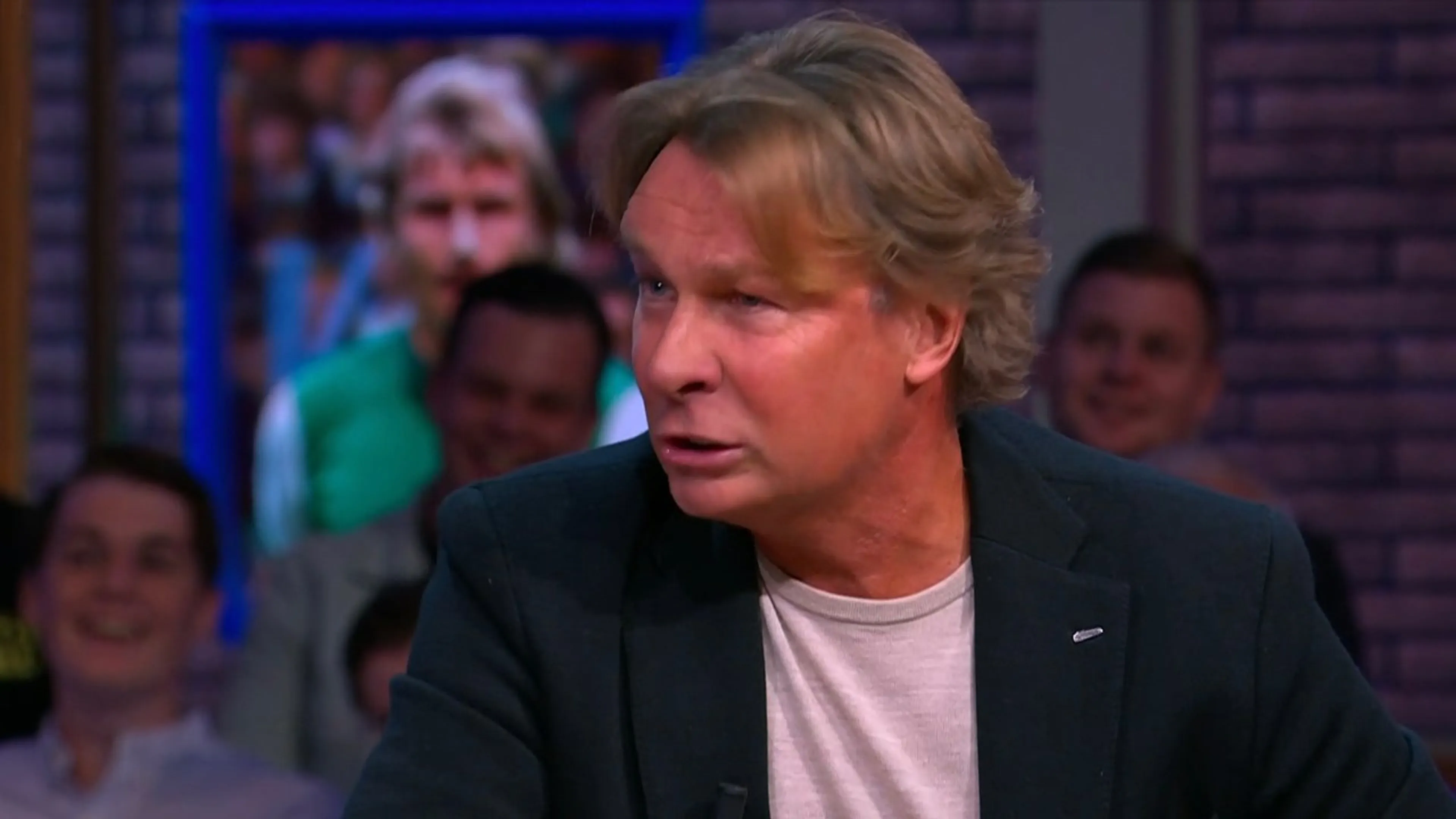 Hans schiet uit z'n slof tegen Wilfred: 'Ouderwetse paardenlul!'