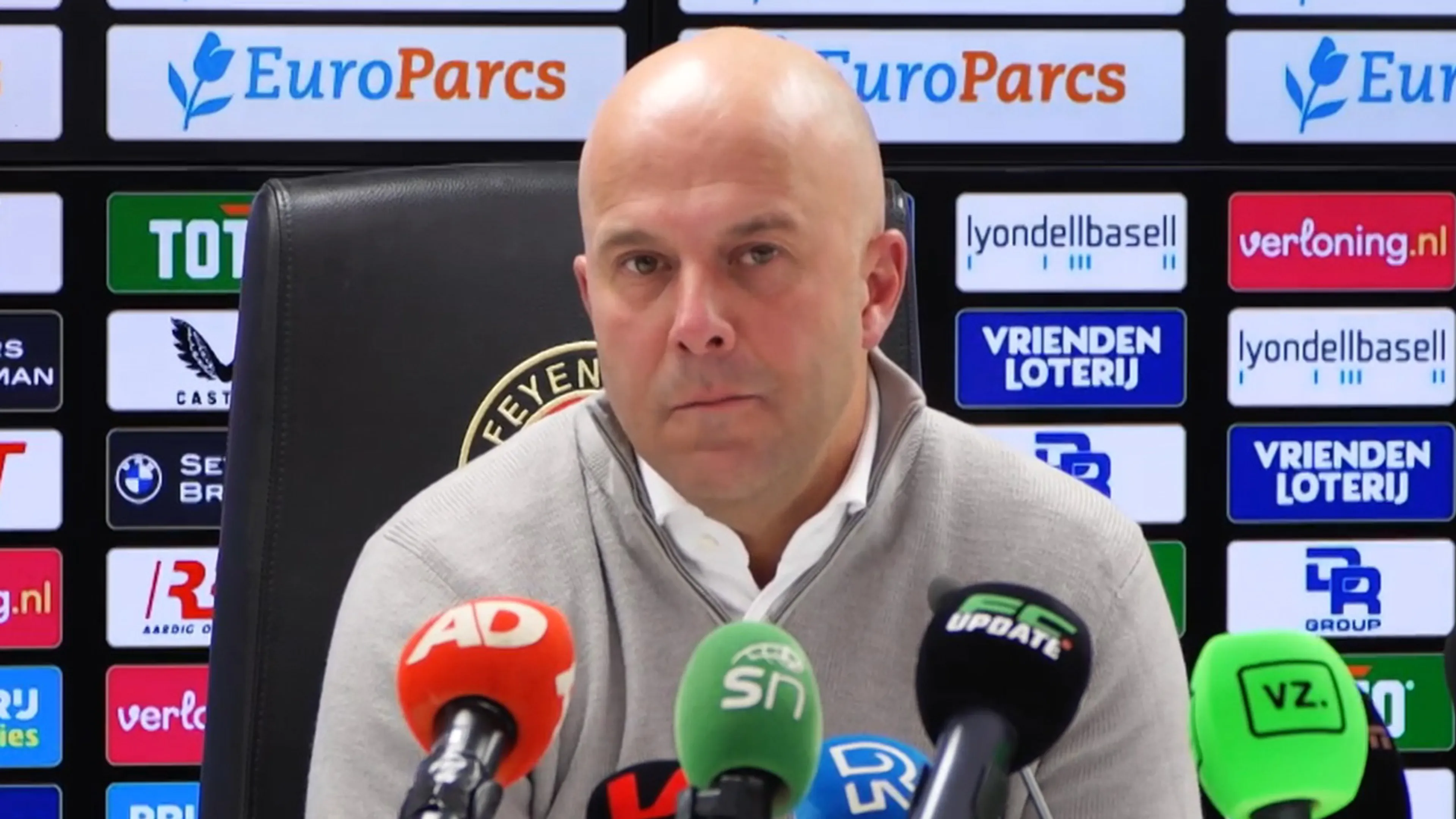 Arne Slot over persoonlijke fouten bij Feyenoord: 'Hadden we vorig jaar veel minder'