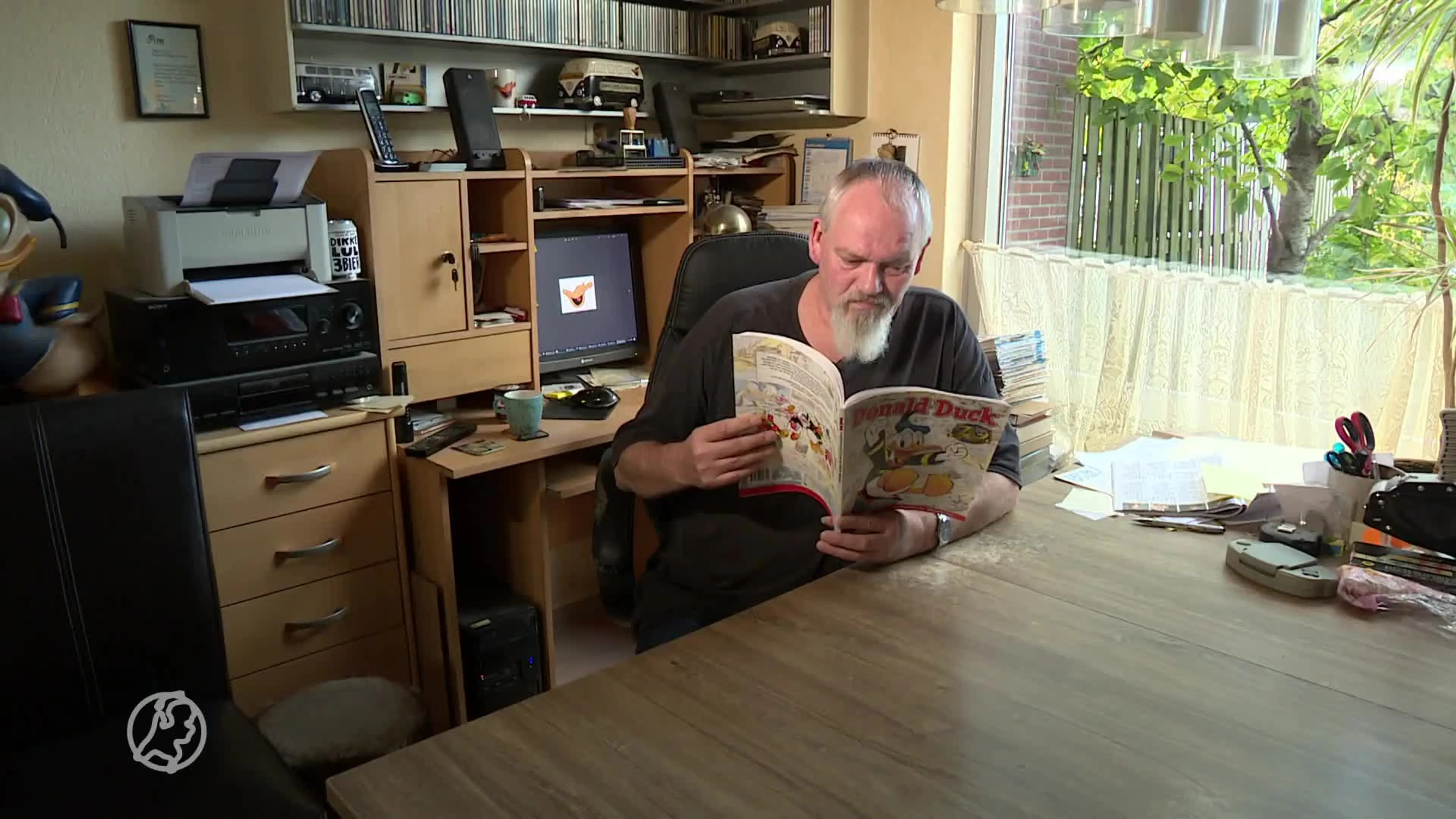 Donald Duck blaast 70 kaarsjes uit, deze superfan heeft bijna alle edities