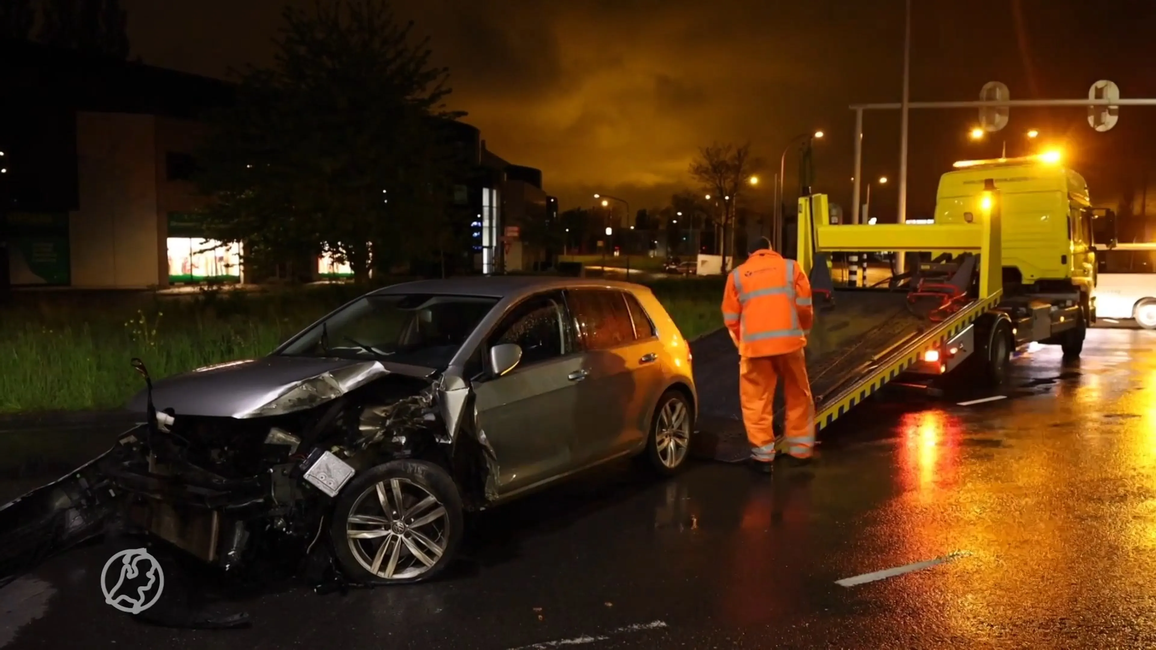 Wegpiraten redden lachgasflessen uit auto na crash