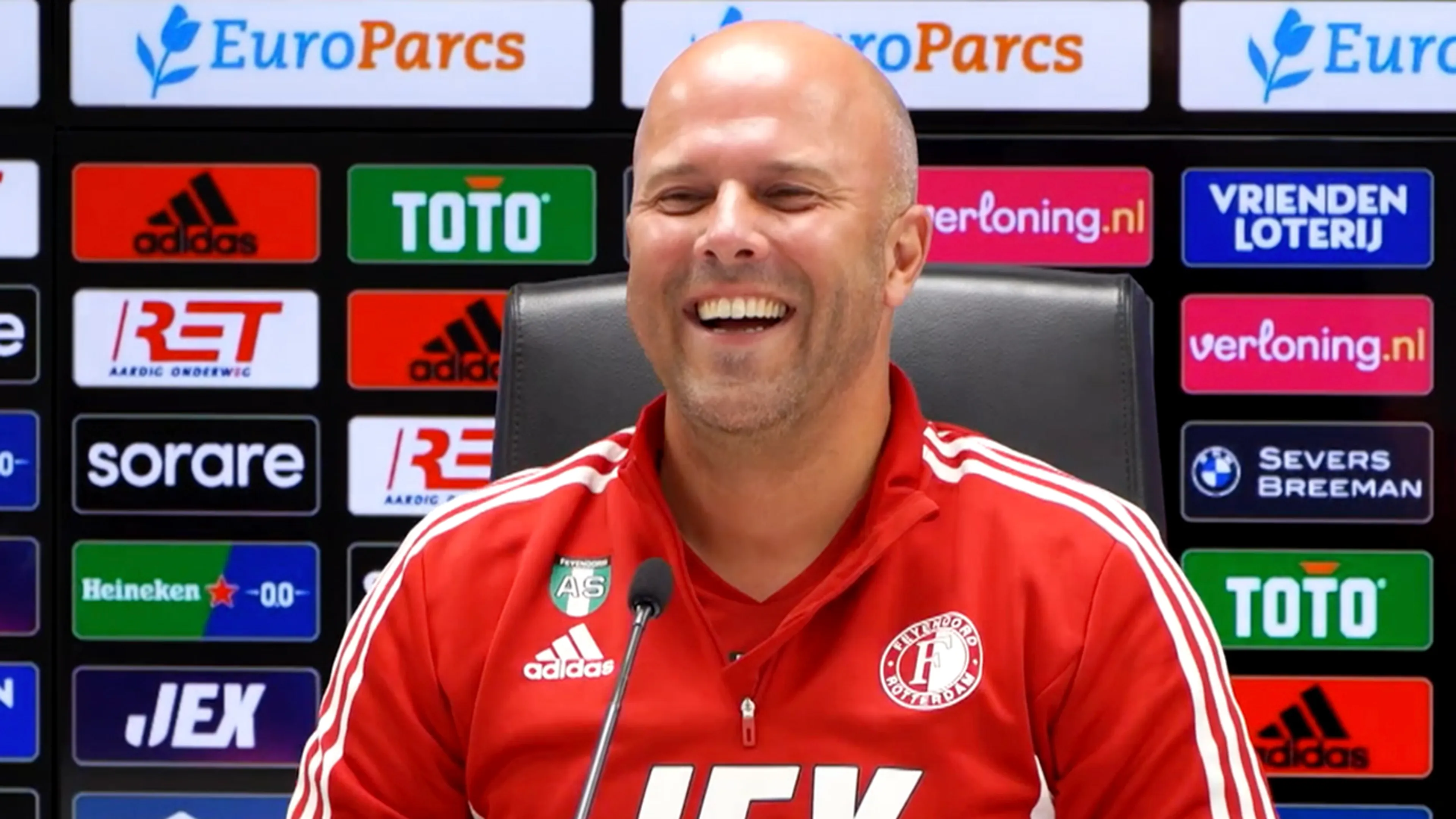 Slot kan lach niet bedwingen na messcherpe opmerking over Hans Kraay jr.