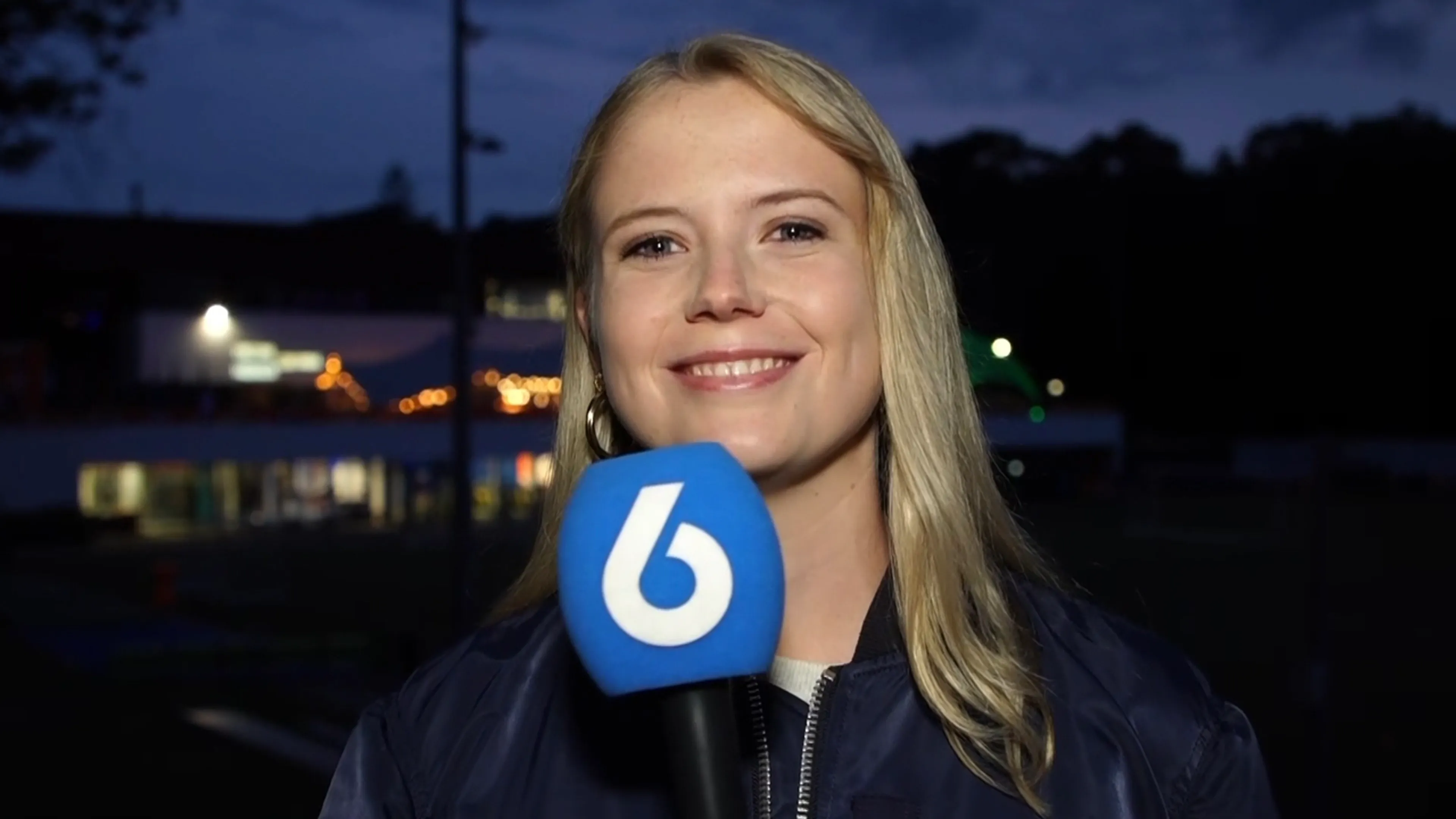 Noa aanwezig bij Night @ The Campus: 'Het is hier omgetoverd tot festivalterrein!'