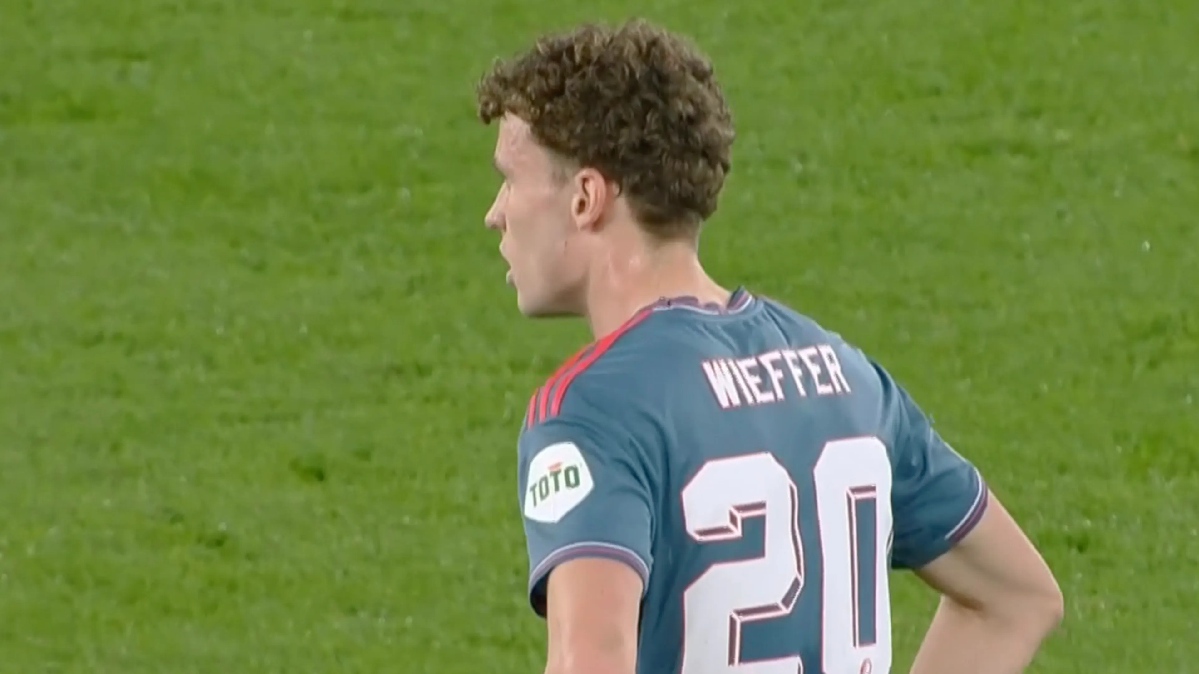 GEEL: Wieffer krijgt geel en mist eventuele eerste halve finale