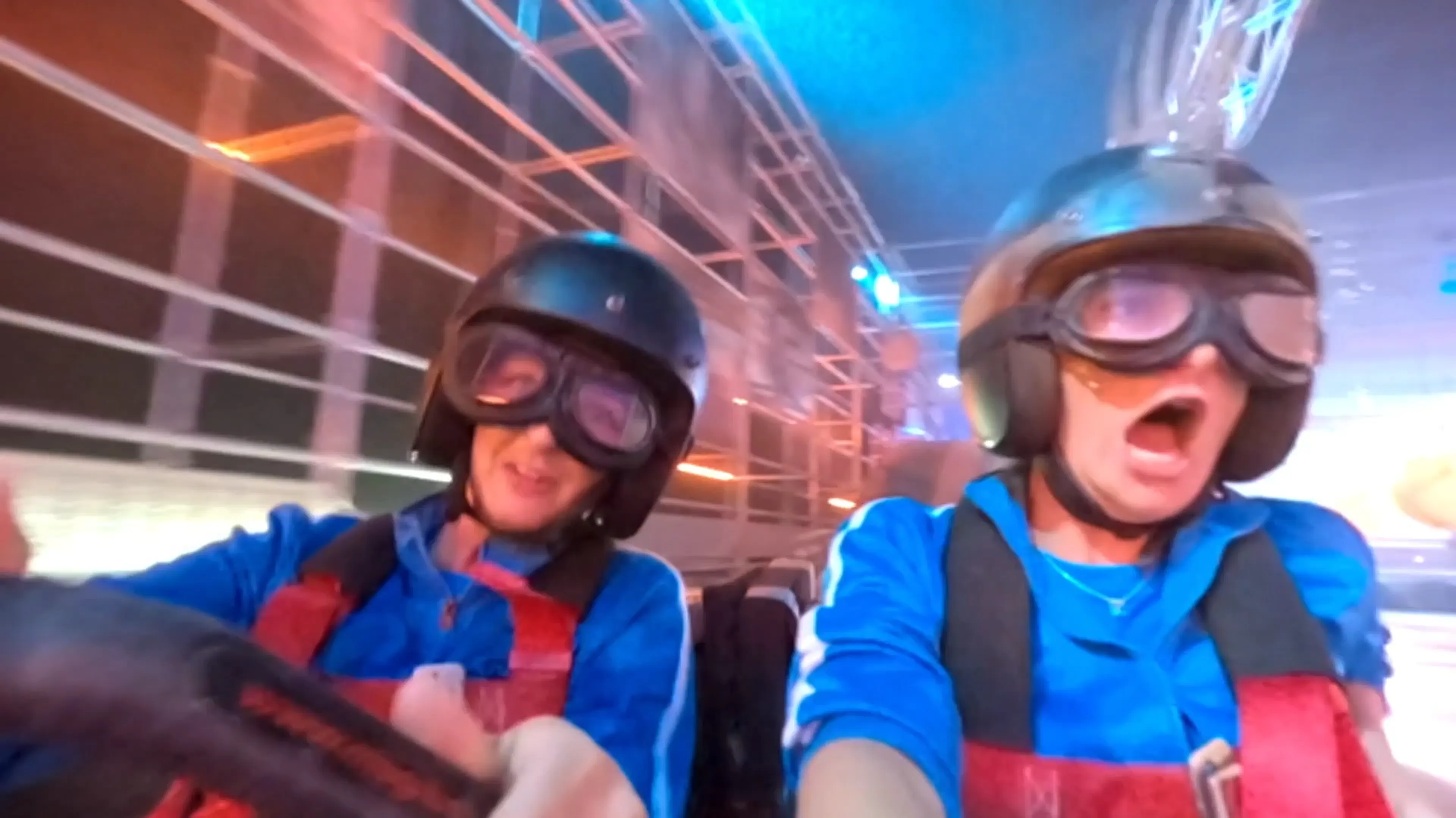 Maxime en Montana Meiland gillen het uit in de kartbaan