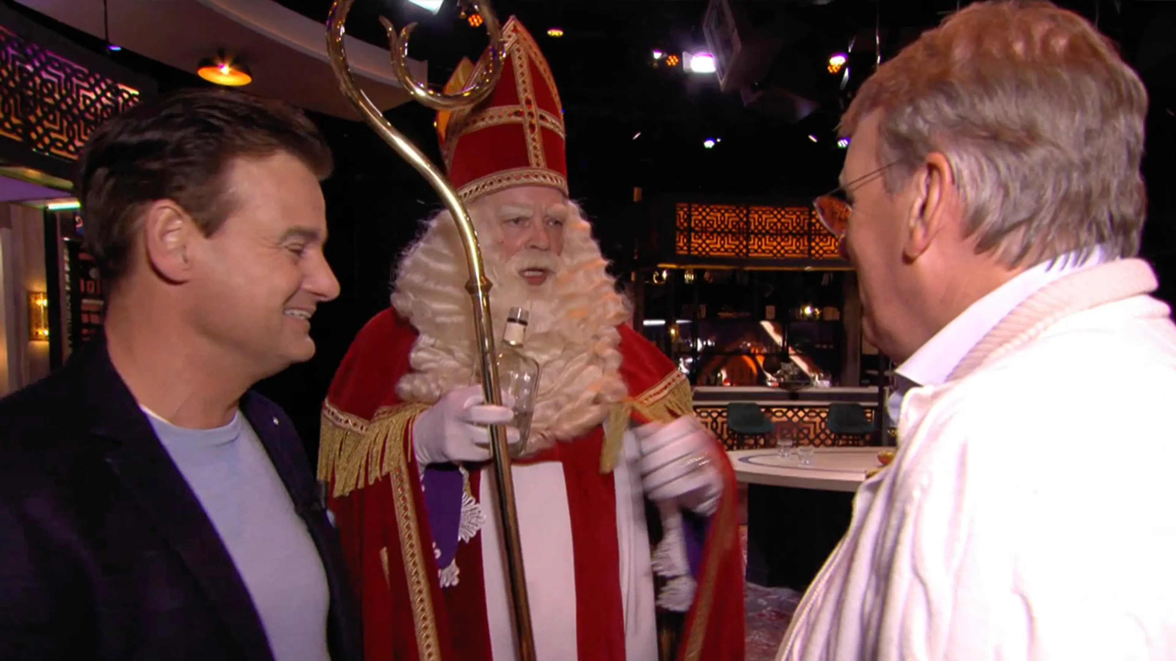 In de Wandelgangen bruut verstoord door Sinterklaas: ‘Ouwe mafkees!’