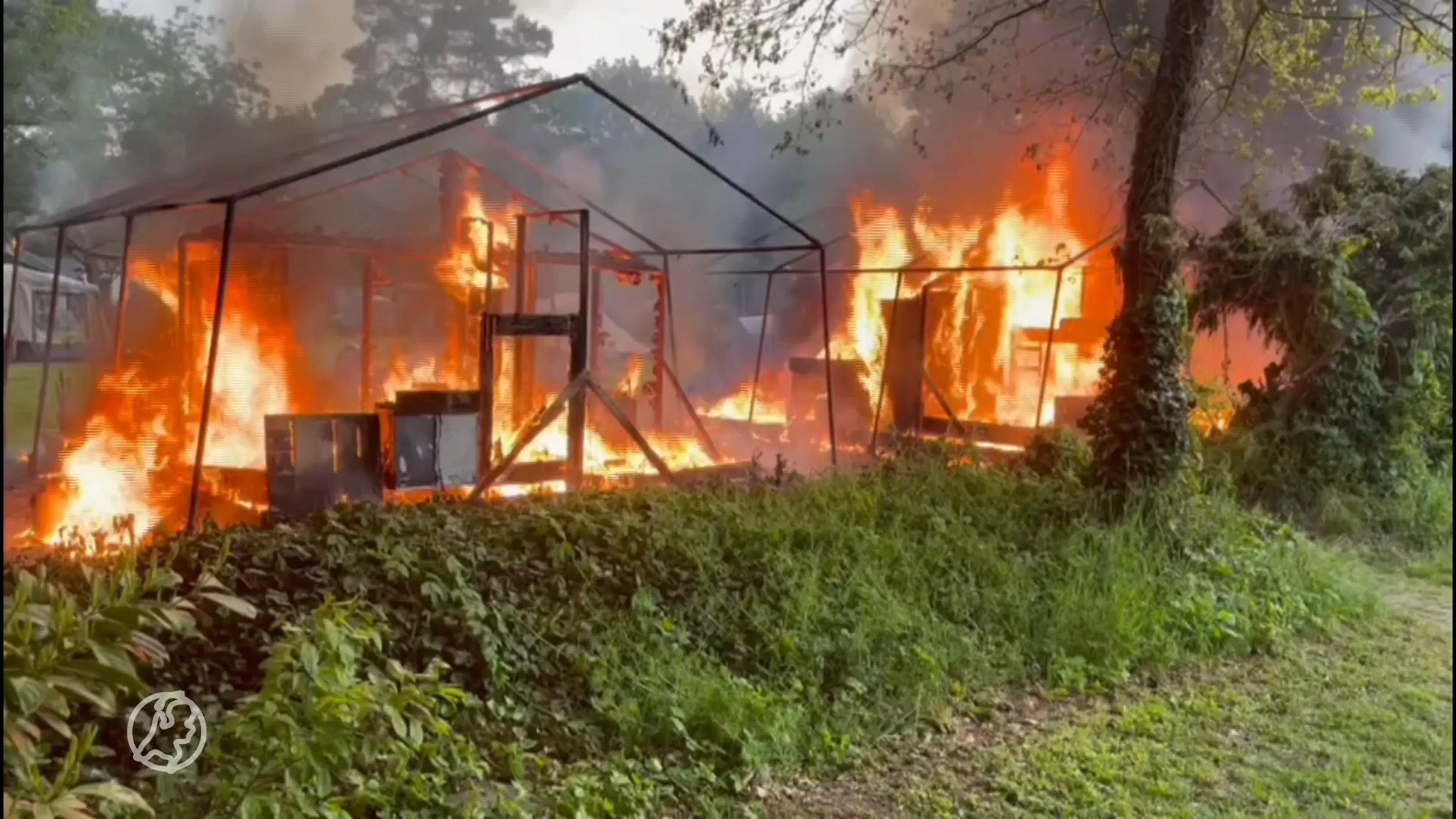 Brand op camping legt meerdere caravans en tenten in de as