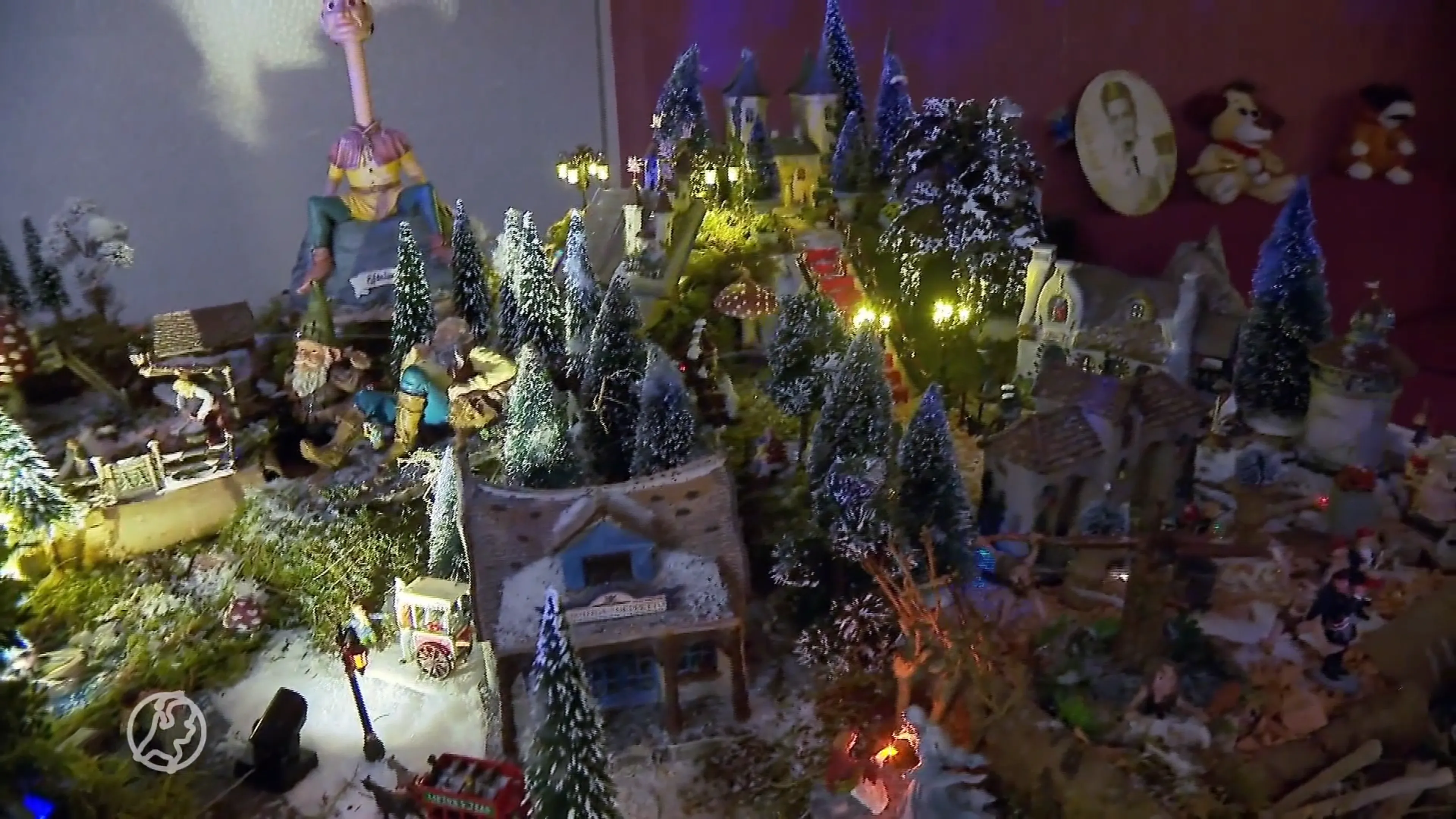 Ed en Anneke uit Tuk wonen in zelfgemaakte kerstdorp: 'Wij vinden het fantastisch'