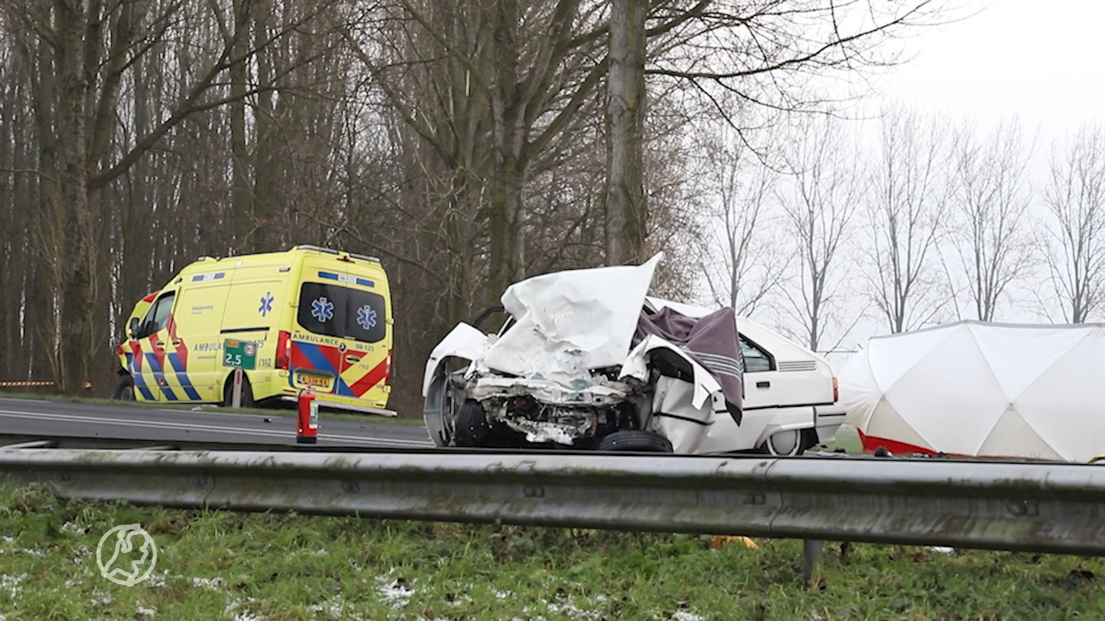 Automobilist botst frontaal op ambulance in Culemborg en overlijdt