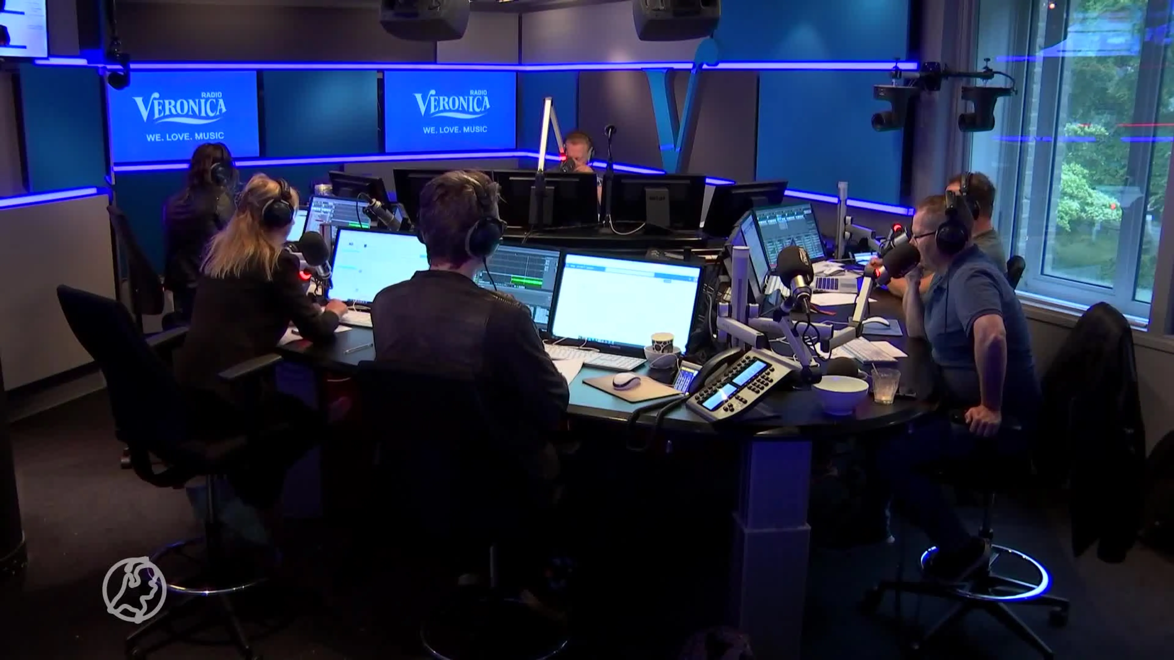 Expert over sms'ende Rutte: 'Niet heel ingewikkeld om die sms'jes mee te lezen'